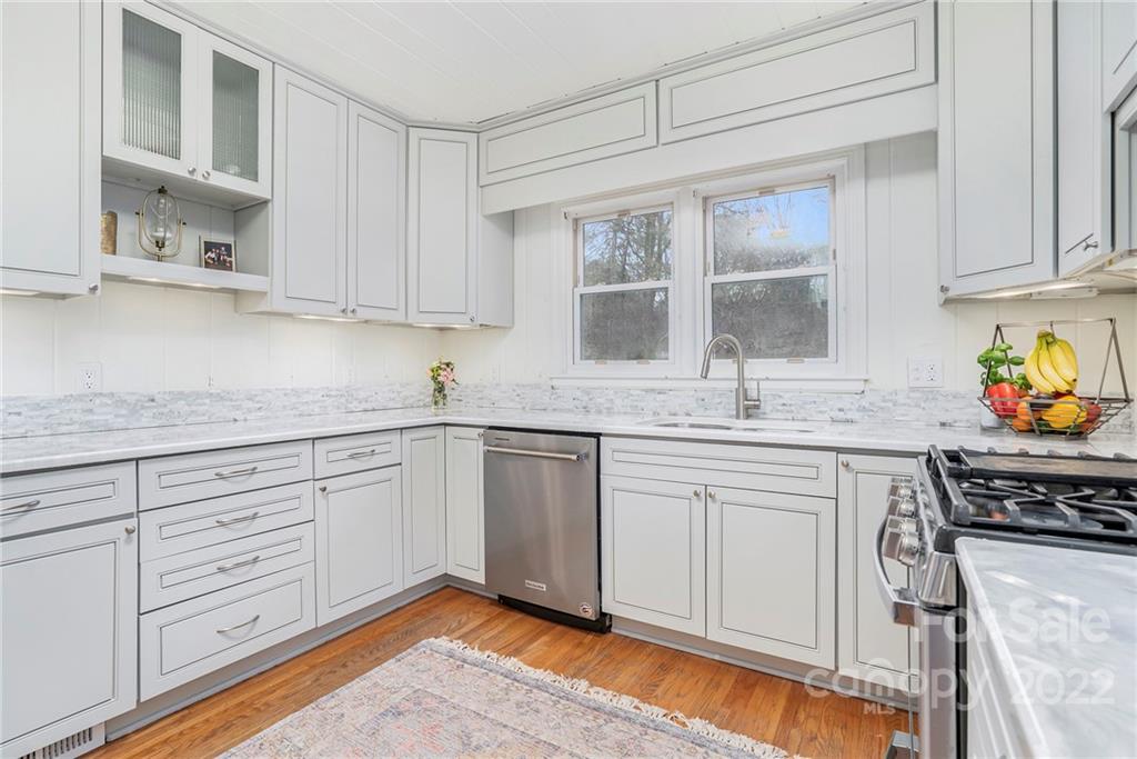 229 N Canterbury Road