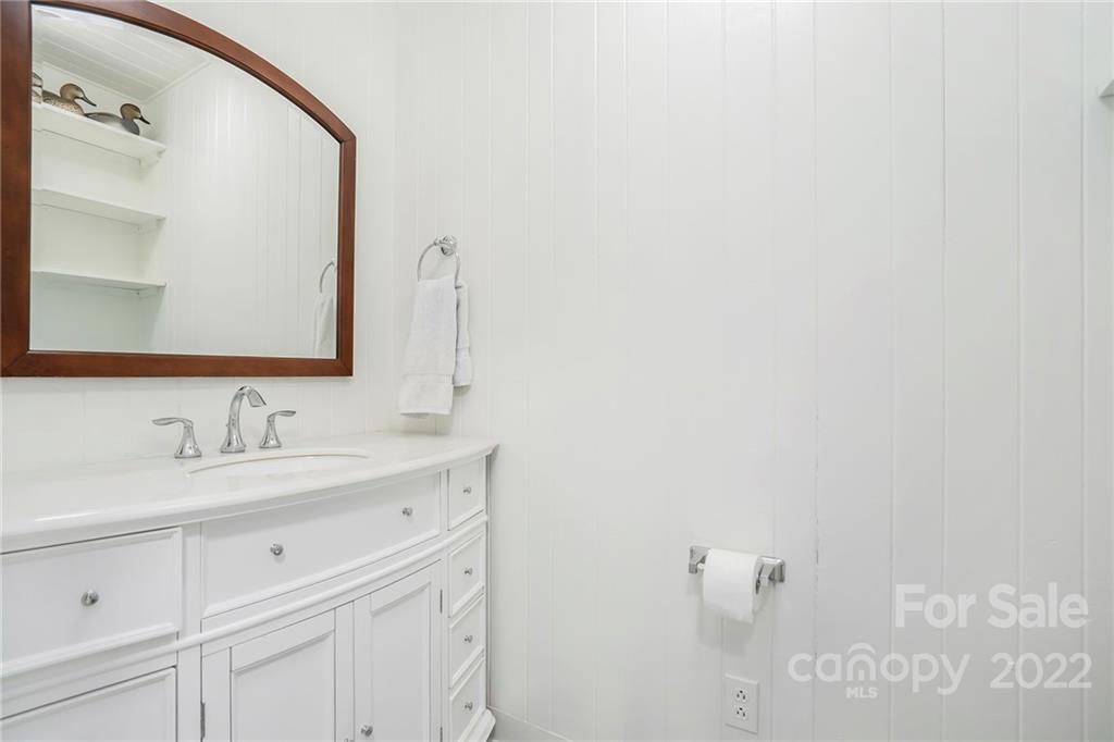 229 N Canterbury Road