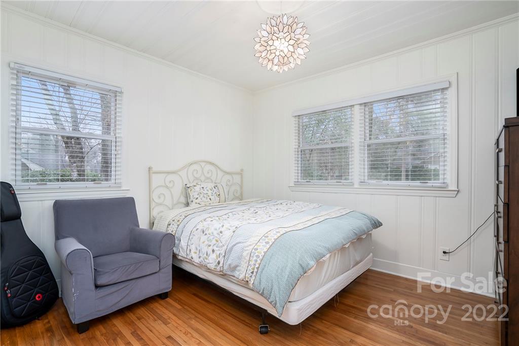 229 N Canterbury Road