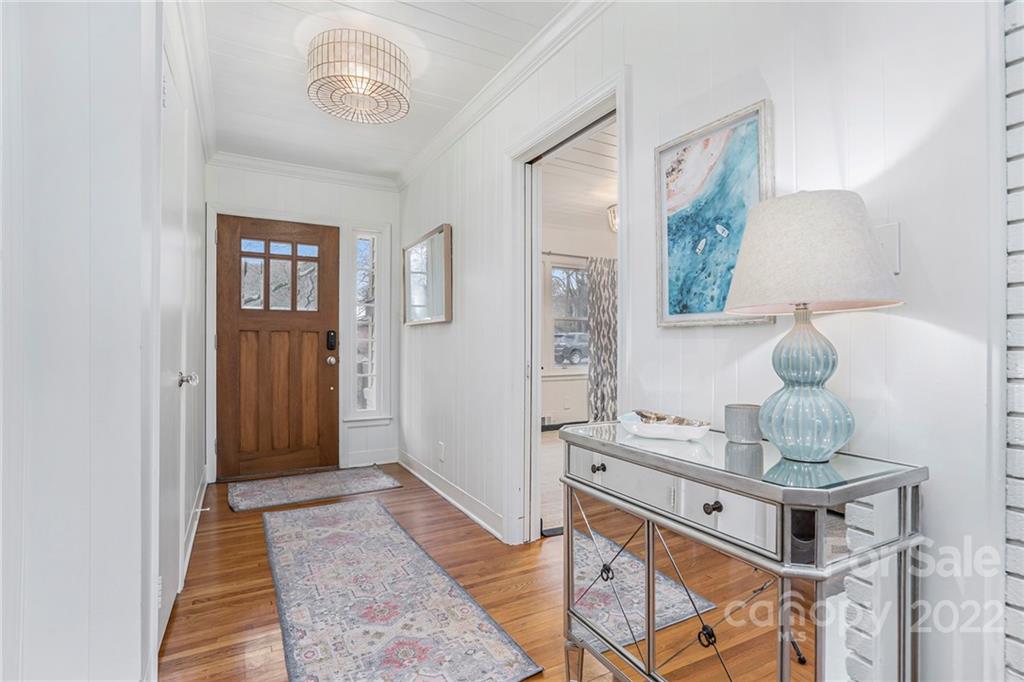 229 N Canterbury Road