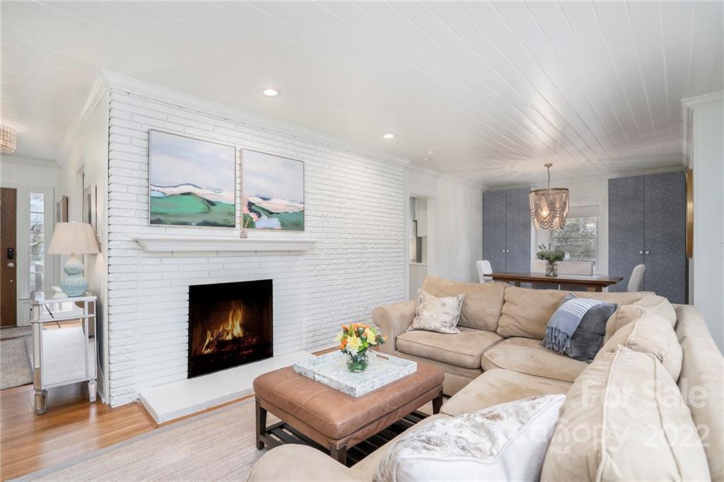 229 N Canterbury Road