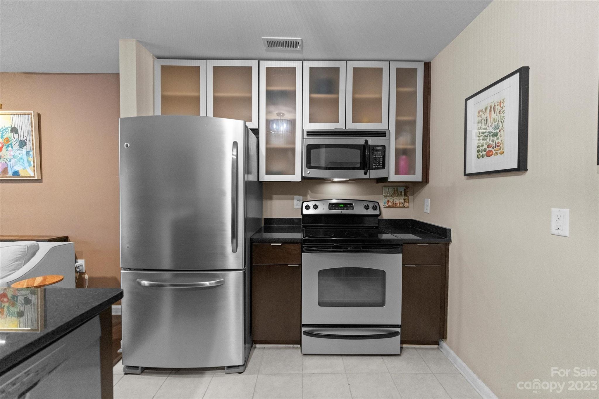 525 Graham Street Unit: 1F