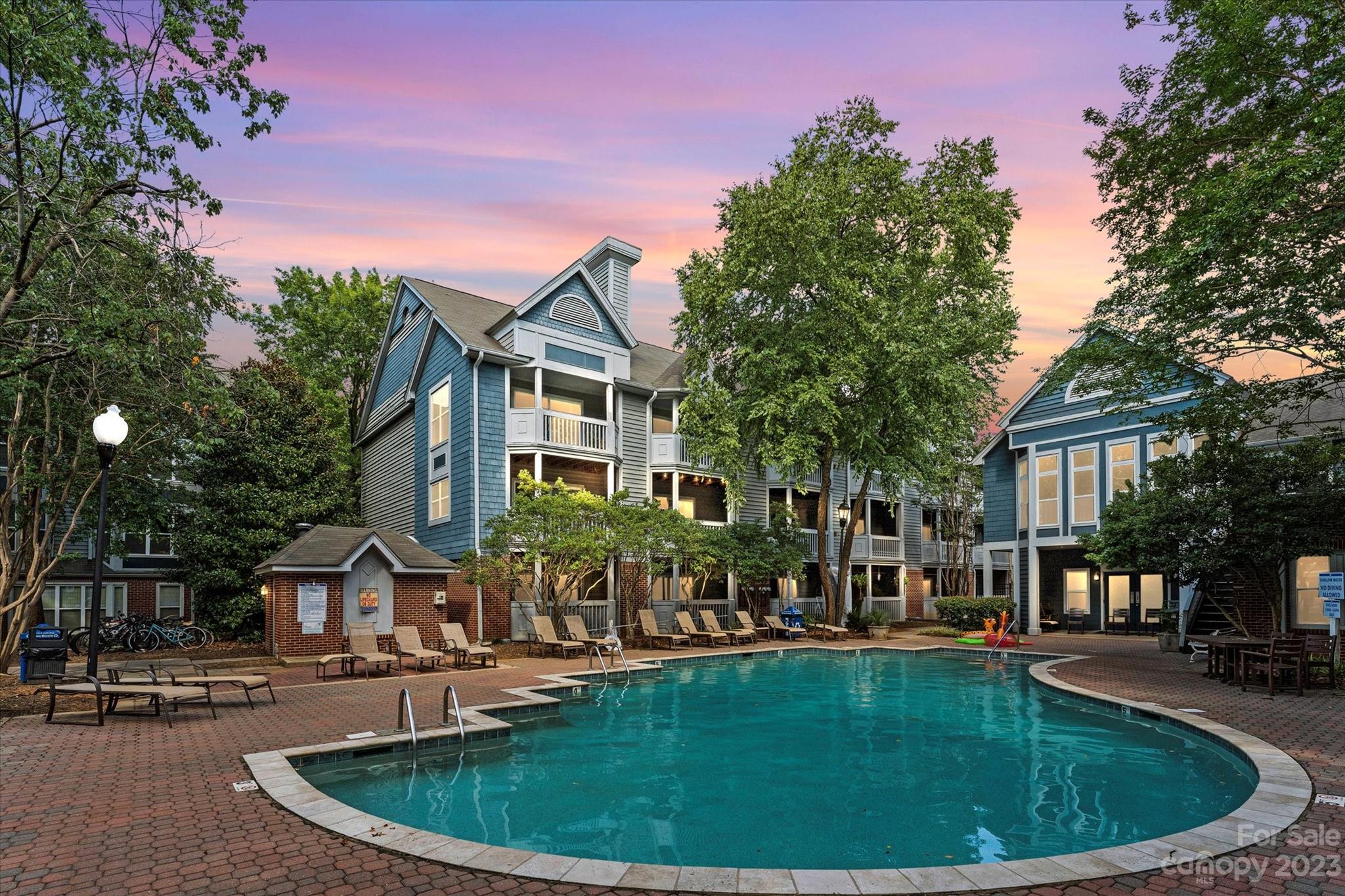 525 Graham Street Unit: 1F