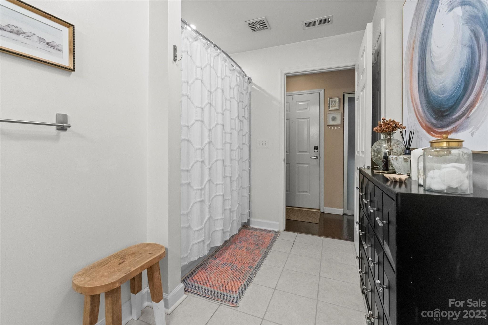 525 Graham Street Unit: 1F
