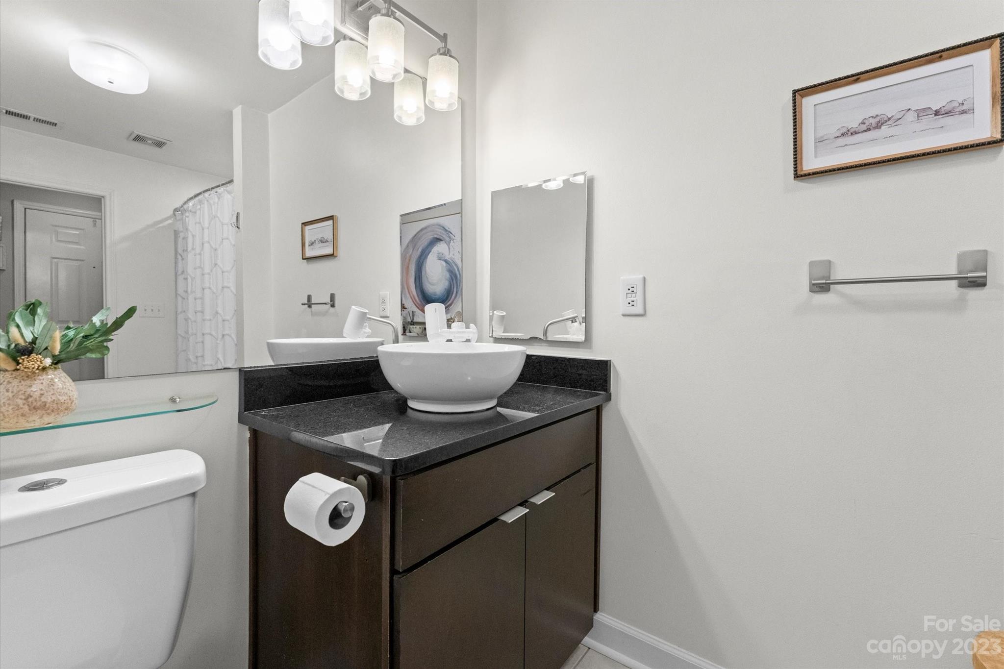 525 Graham Street Unit: 1F