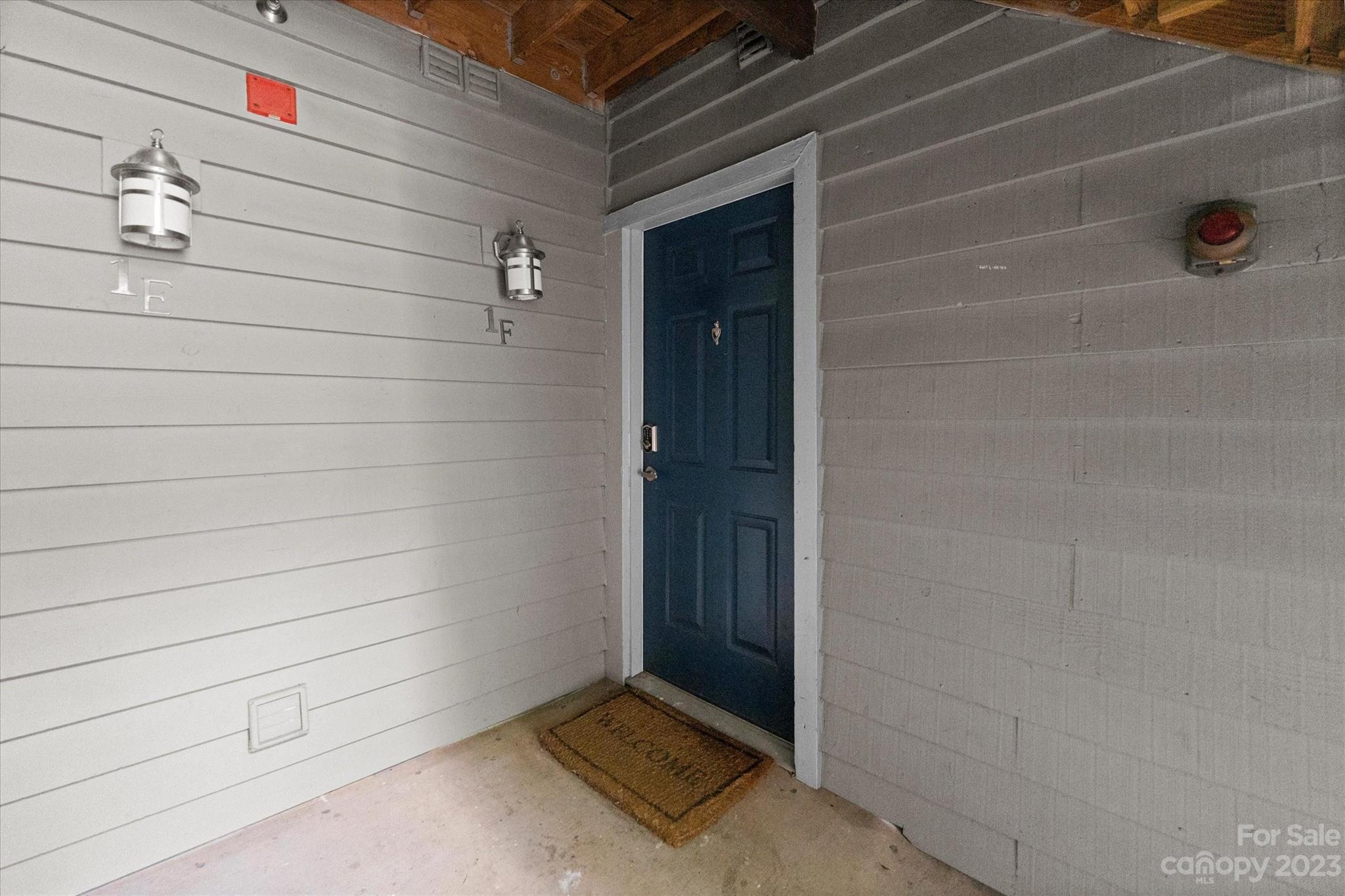 525 Graham Street Unit: 1F