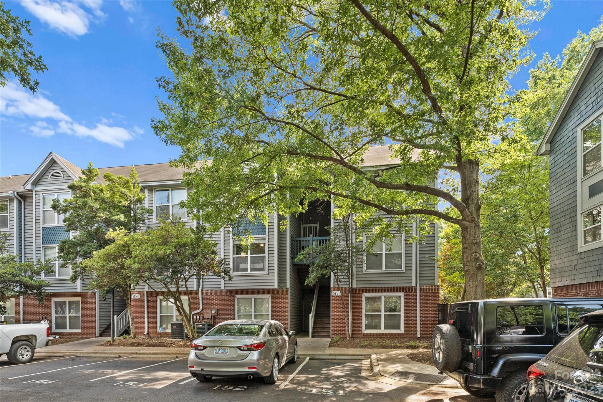 525 Graham Street Unit: 1F