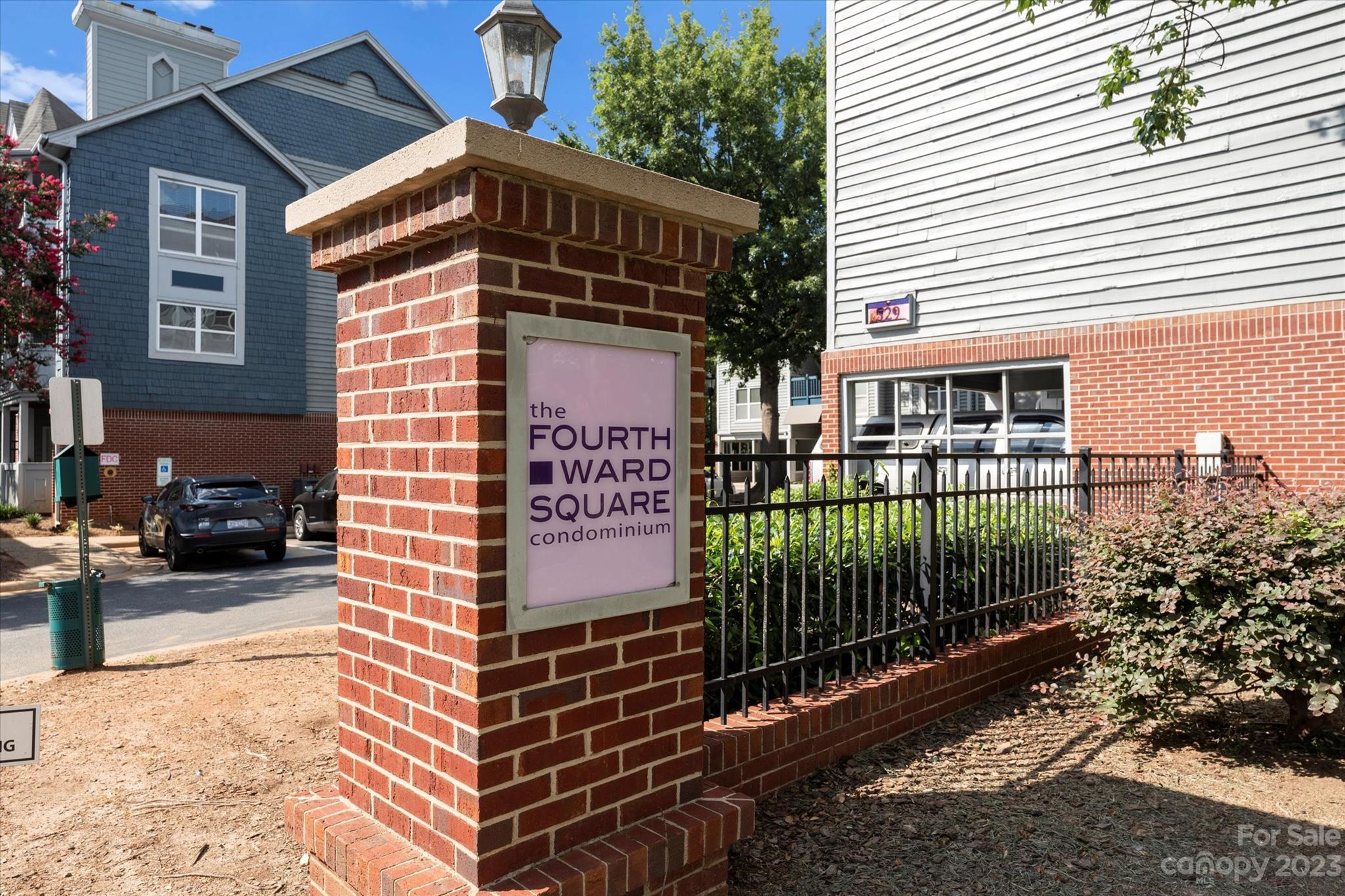 525 Graham Street Unit: 1F