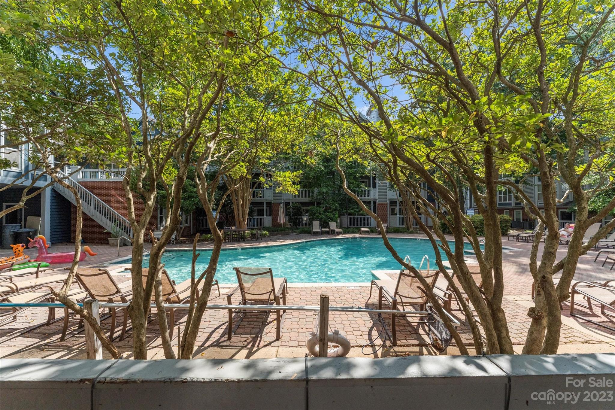 525 Graham Street Unit: 1F