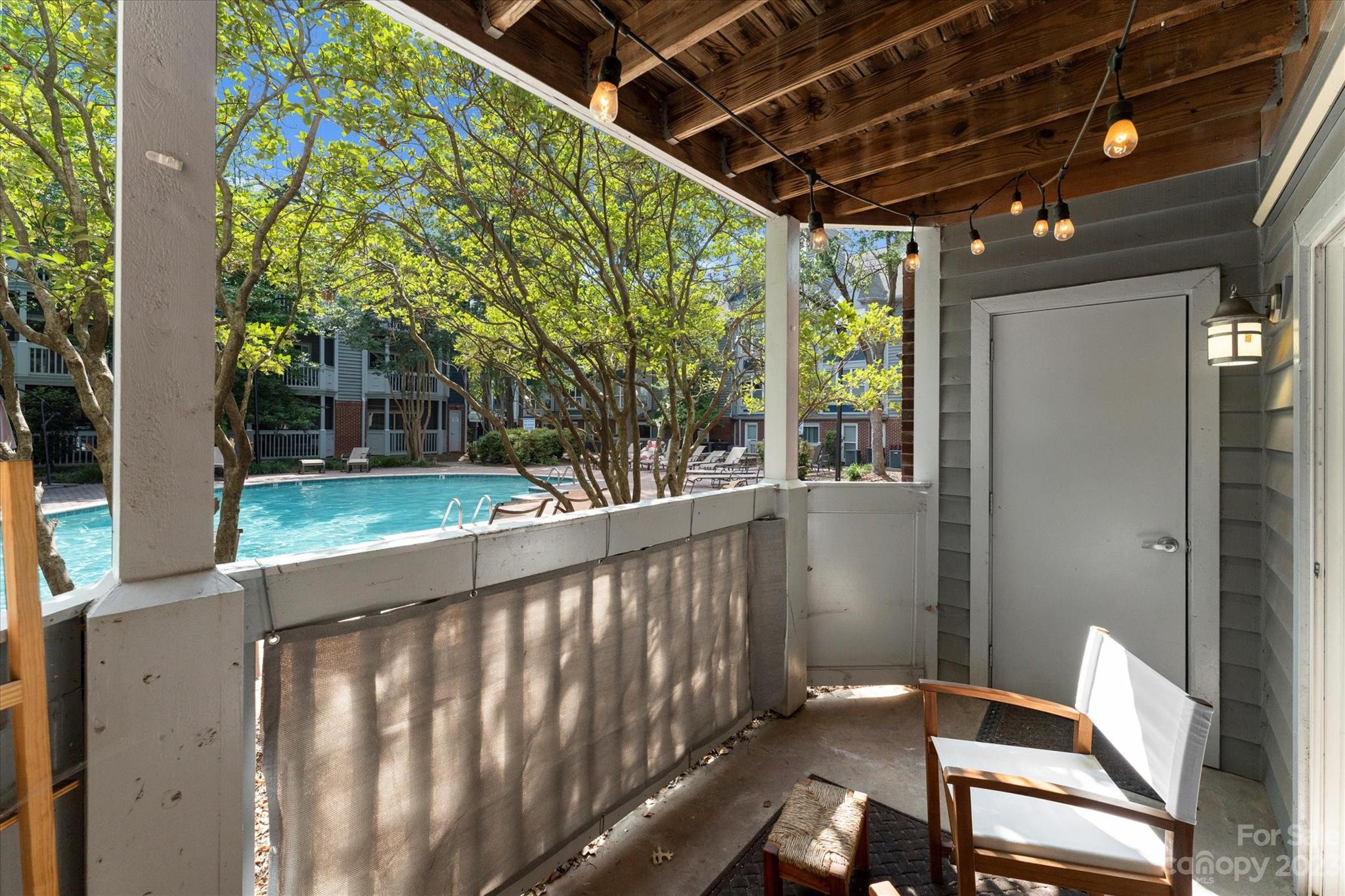 525 Graham Street Unit: 1F