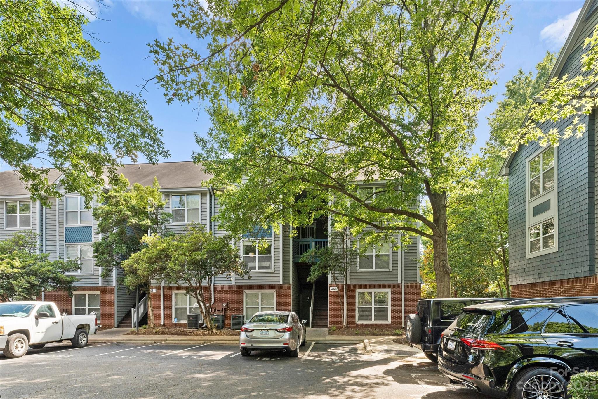 525 Graham Street Unit: 1F