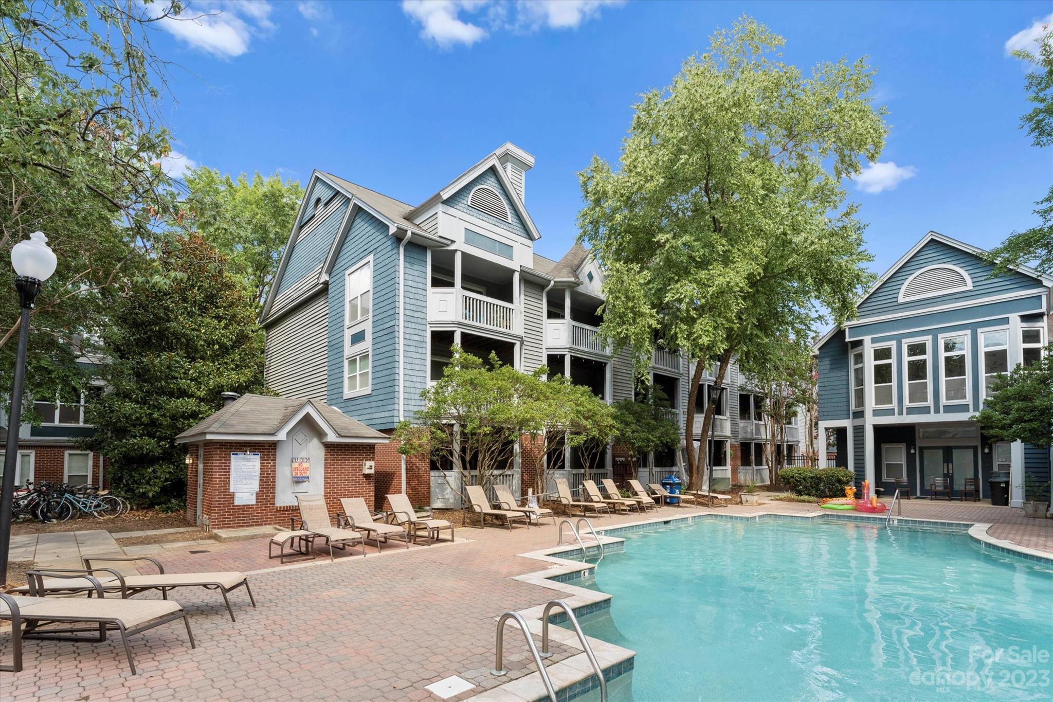 525 Graham Street Unit: 1F