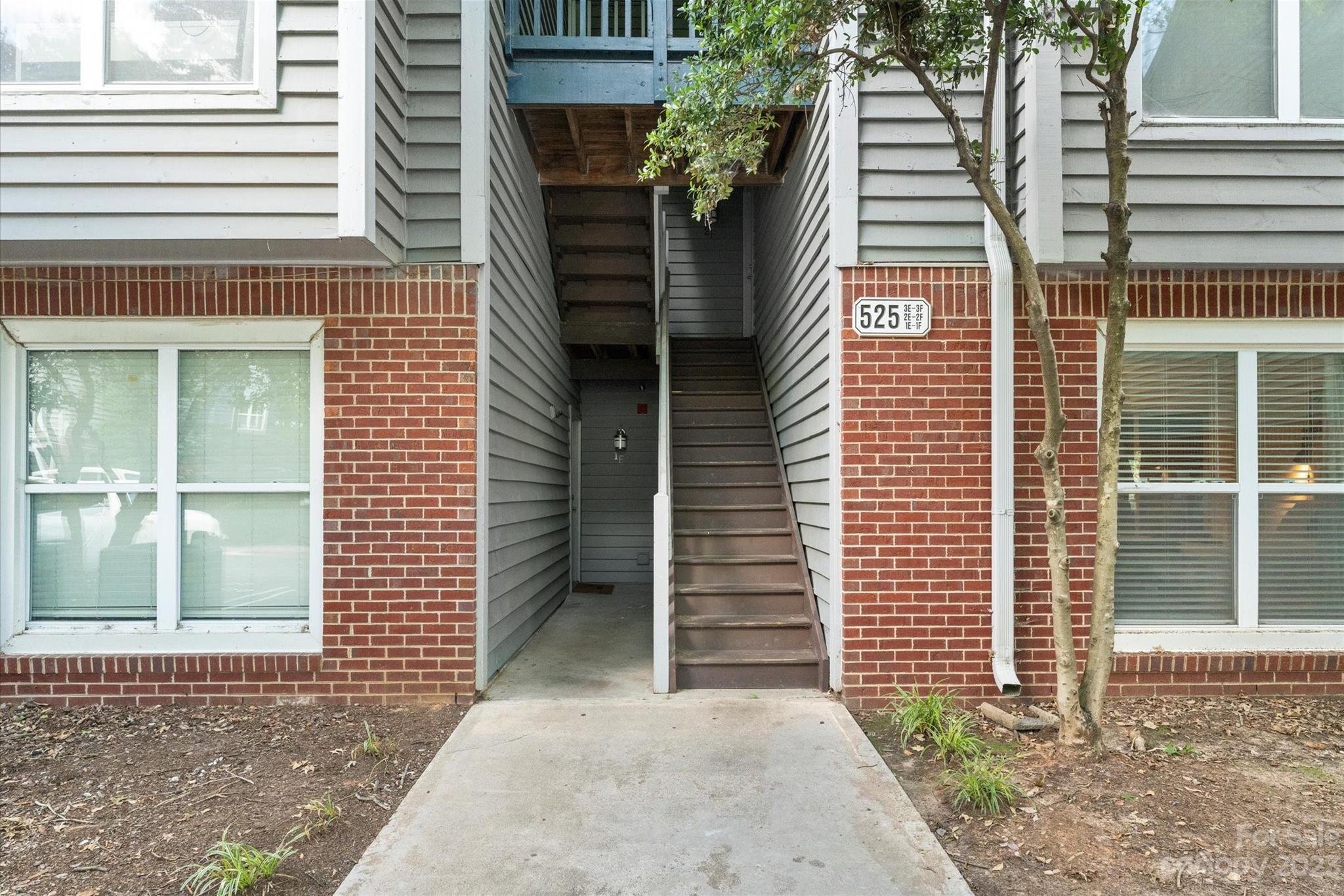 525 Graham Street Unit: 1F