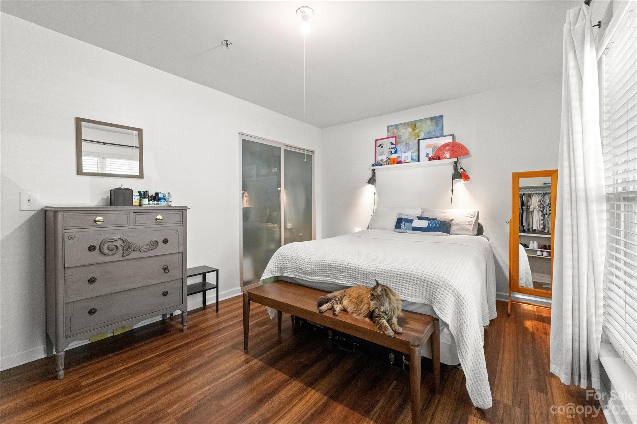 525 Graham Street Unit: 1F