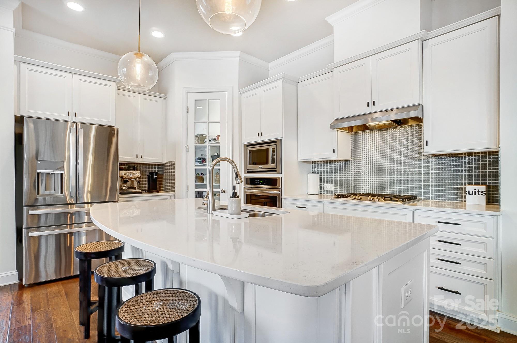 7560 Waverly Walk Avenue