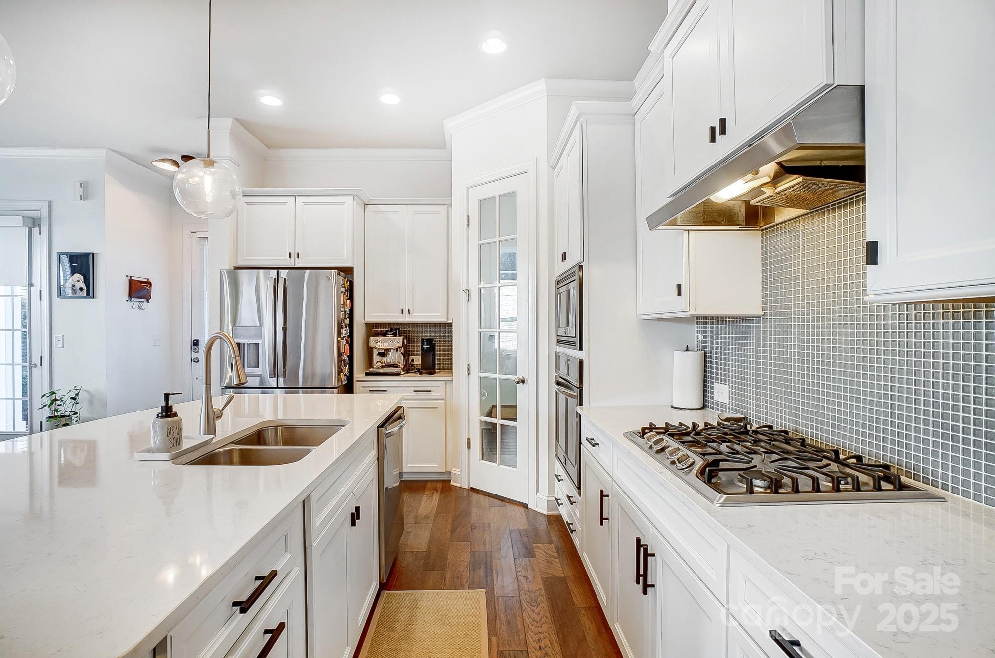 7560 Waverly Walk Avenue