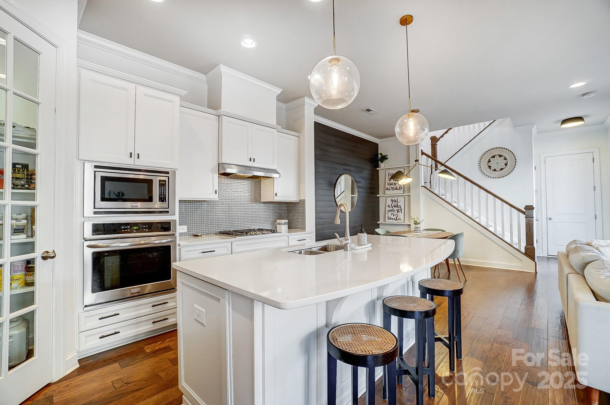 7560 Waverly Walk Avenue