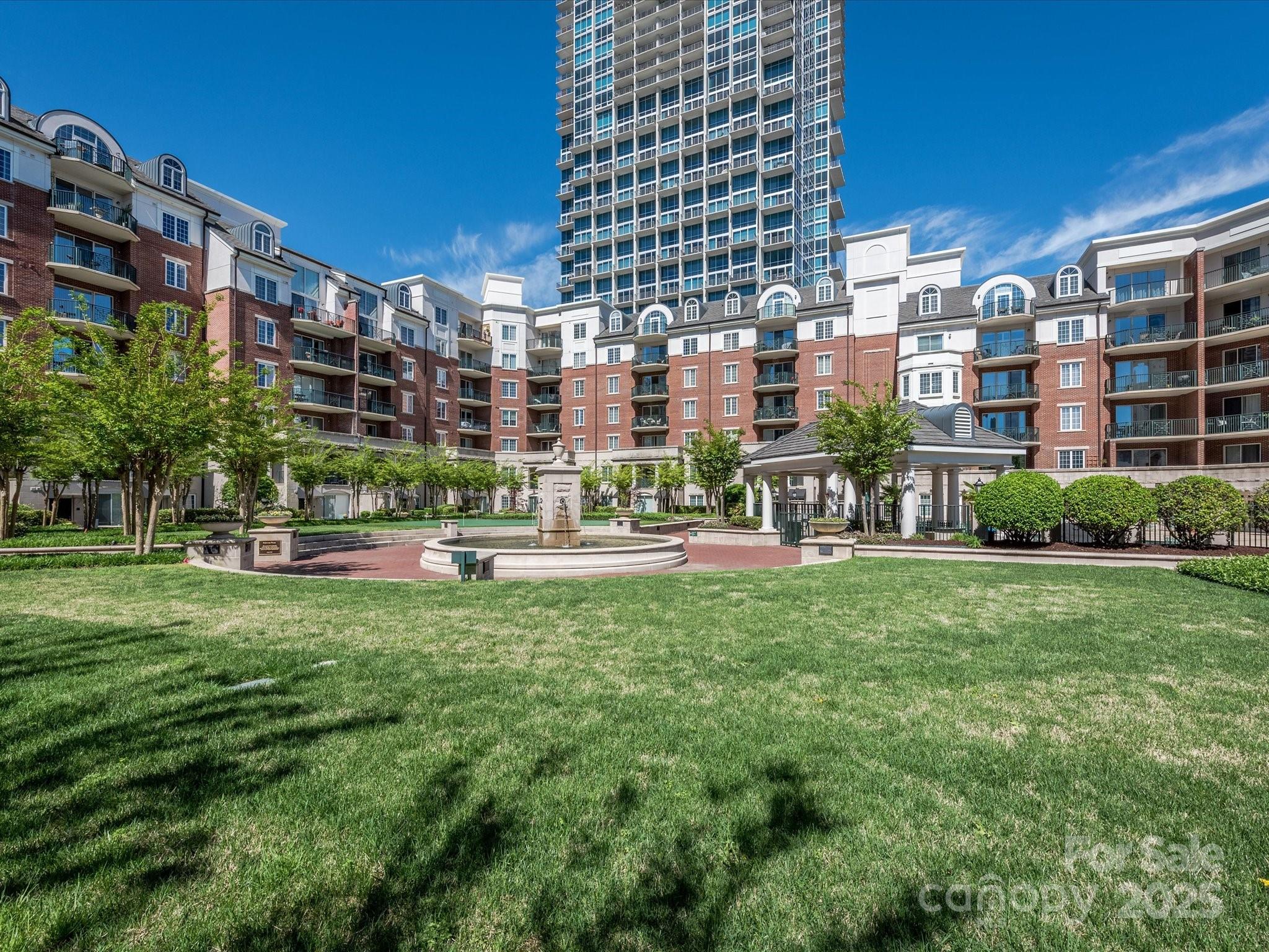 300 W 5th Street W Unit: 407