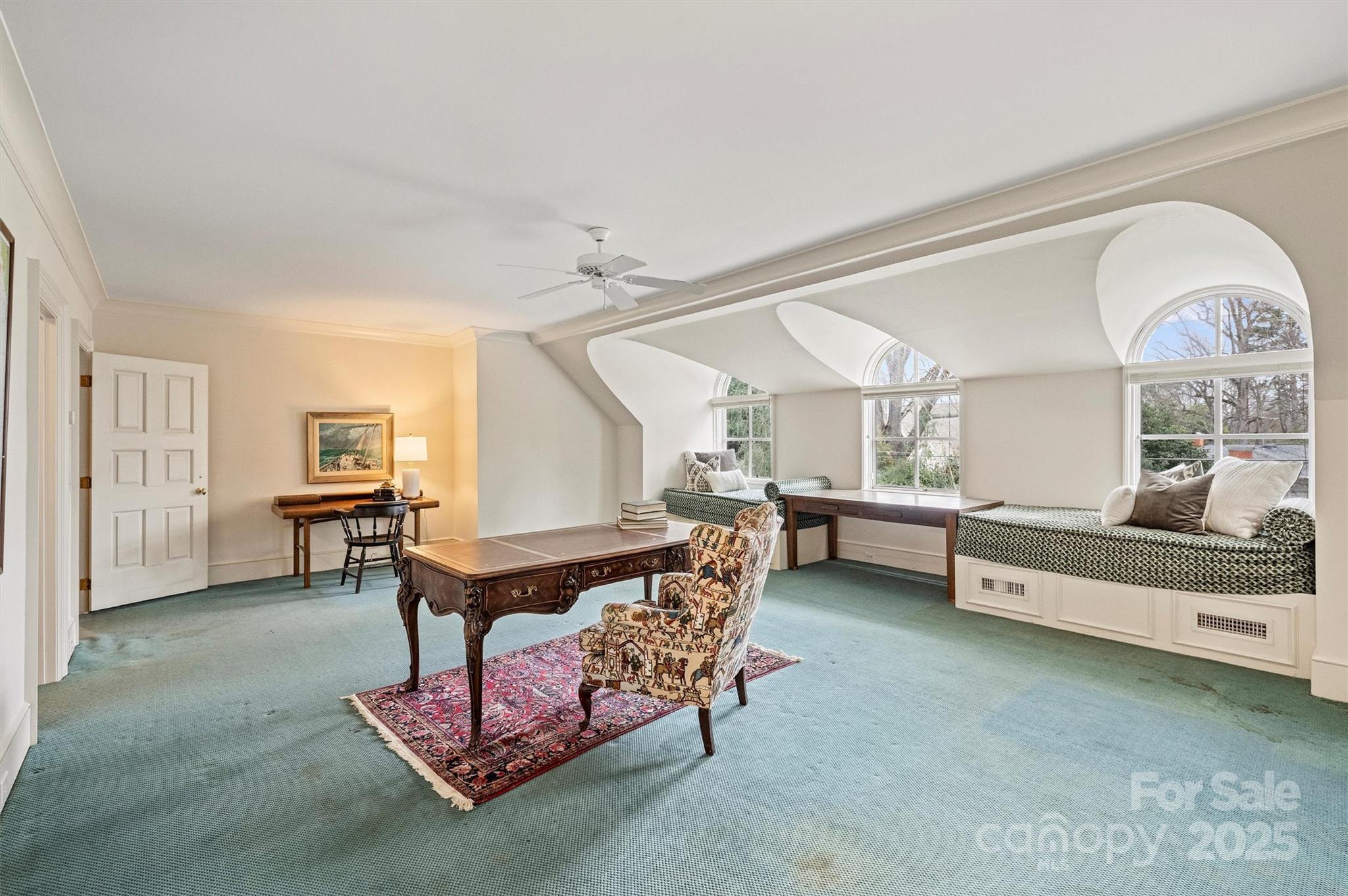 318 S Canterbury Road