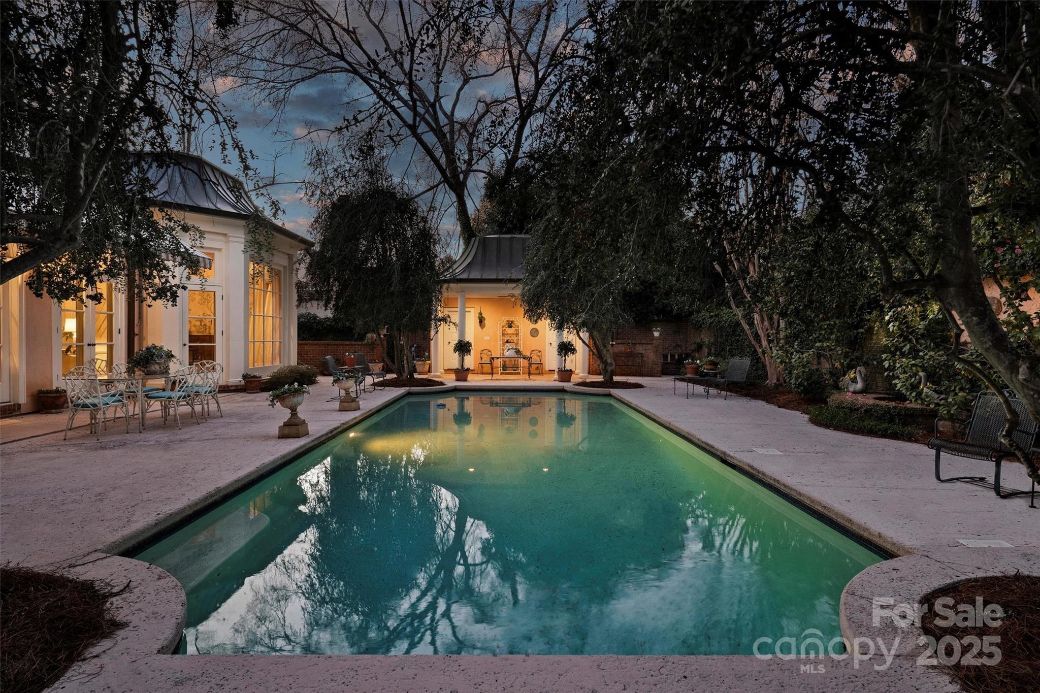 318 S Canterbury Road