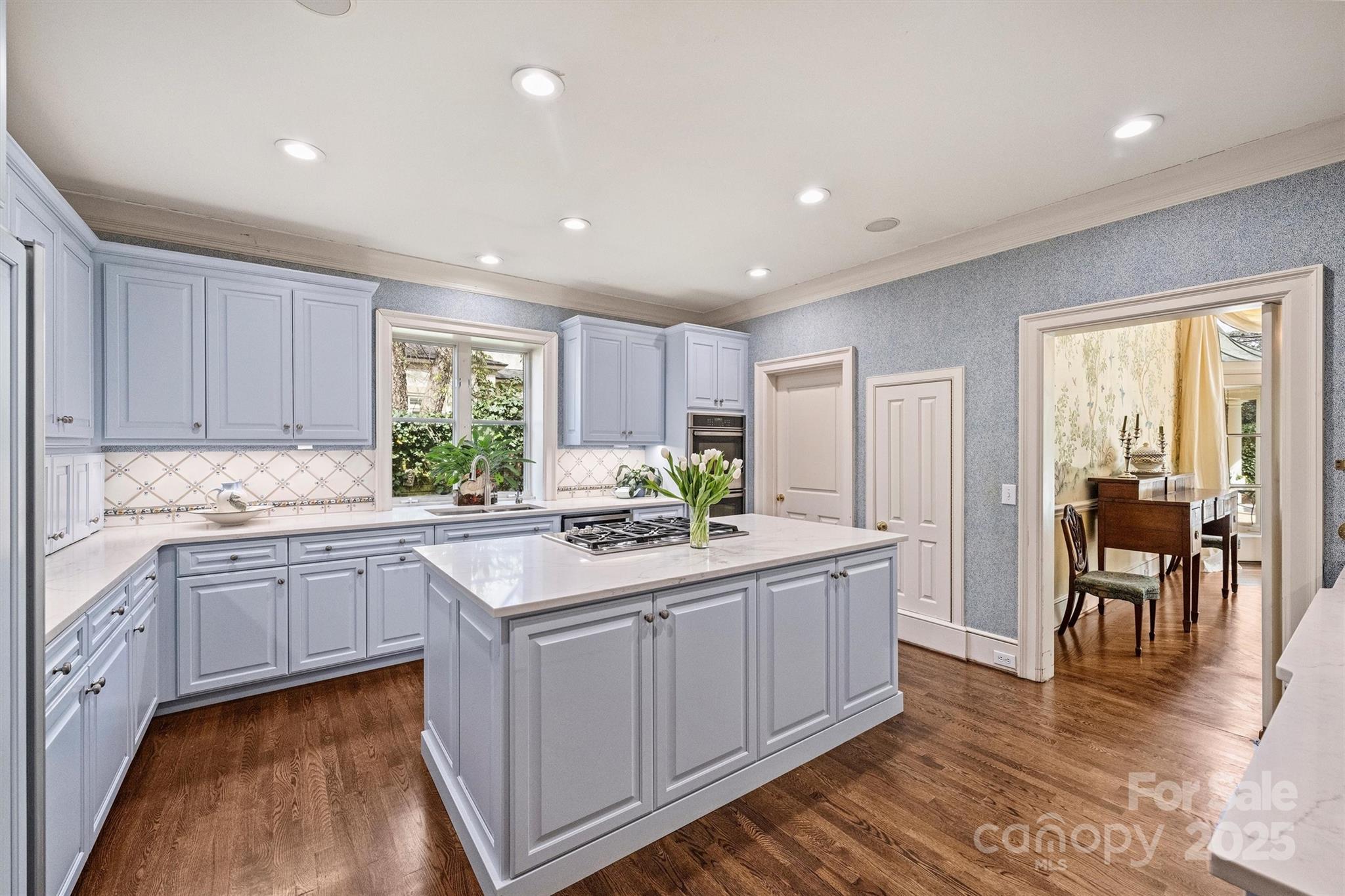 318 S Canterbury Road
