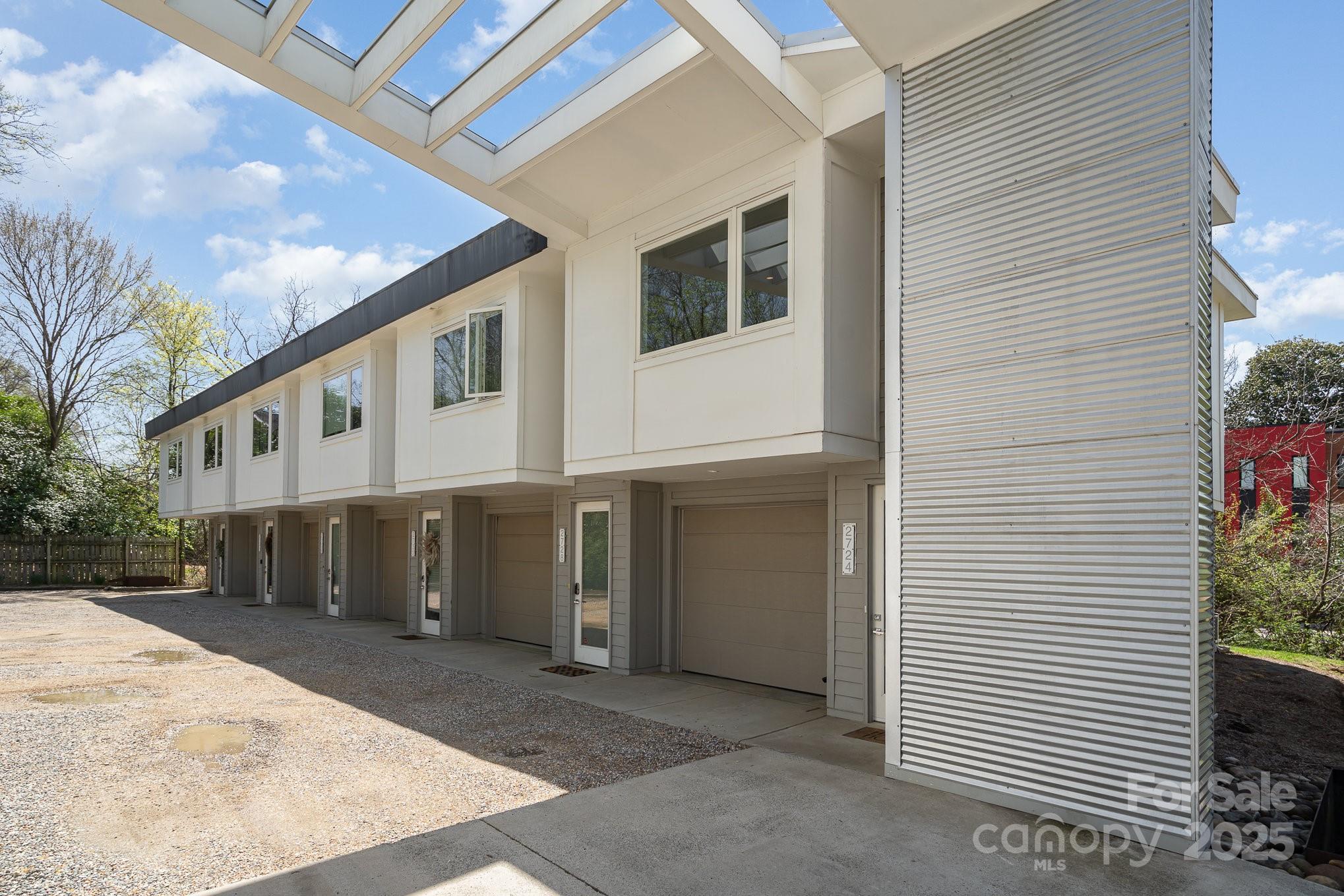 2724 N Davidson Street