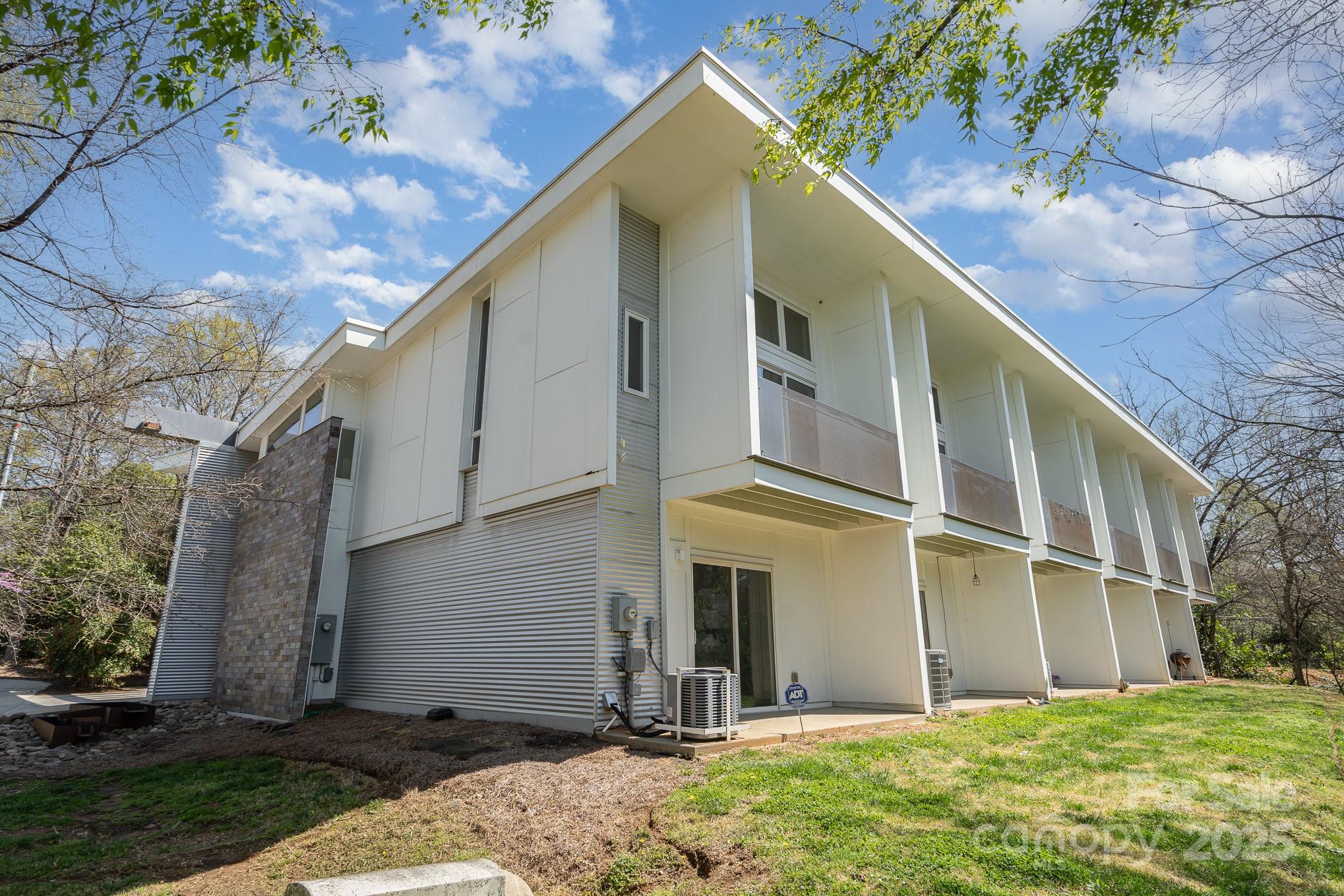 2724 N Davidson Street