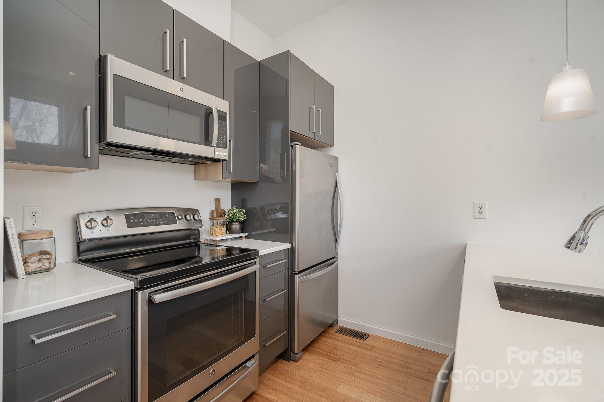 2724 N Davidson Street