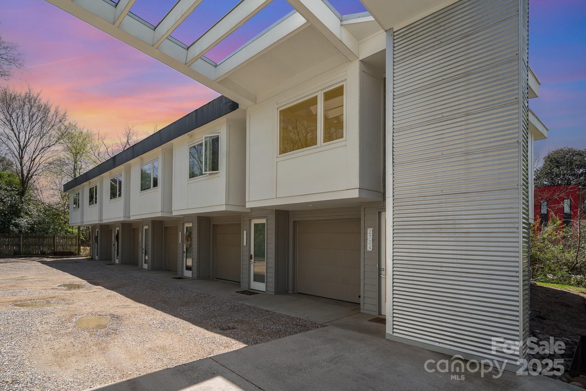 2724 N Davidson Street