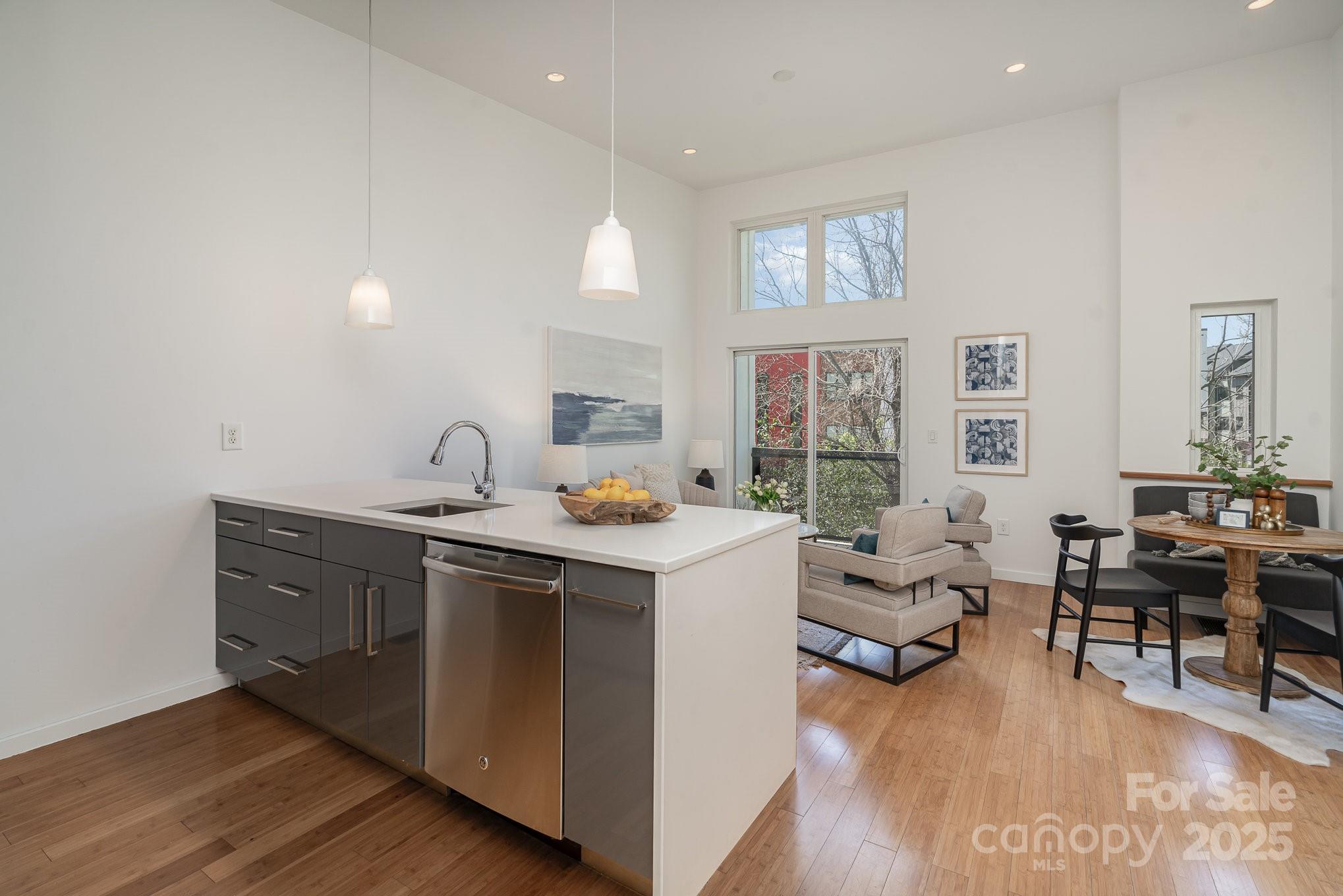 2724 N Davidson Street