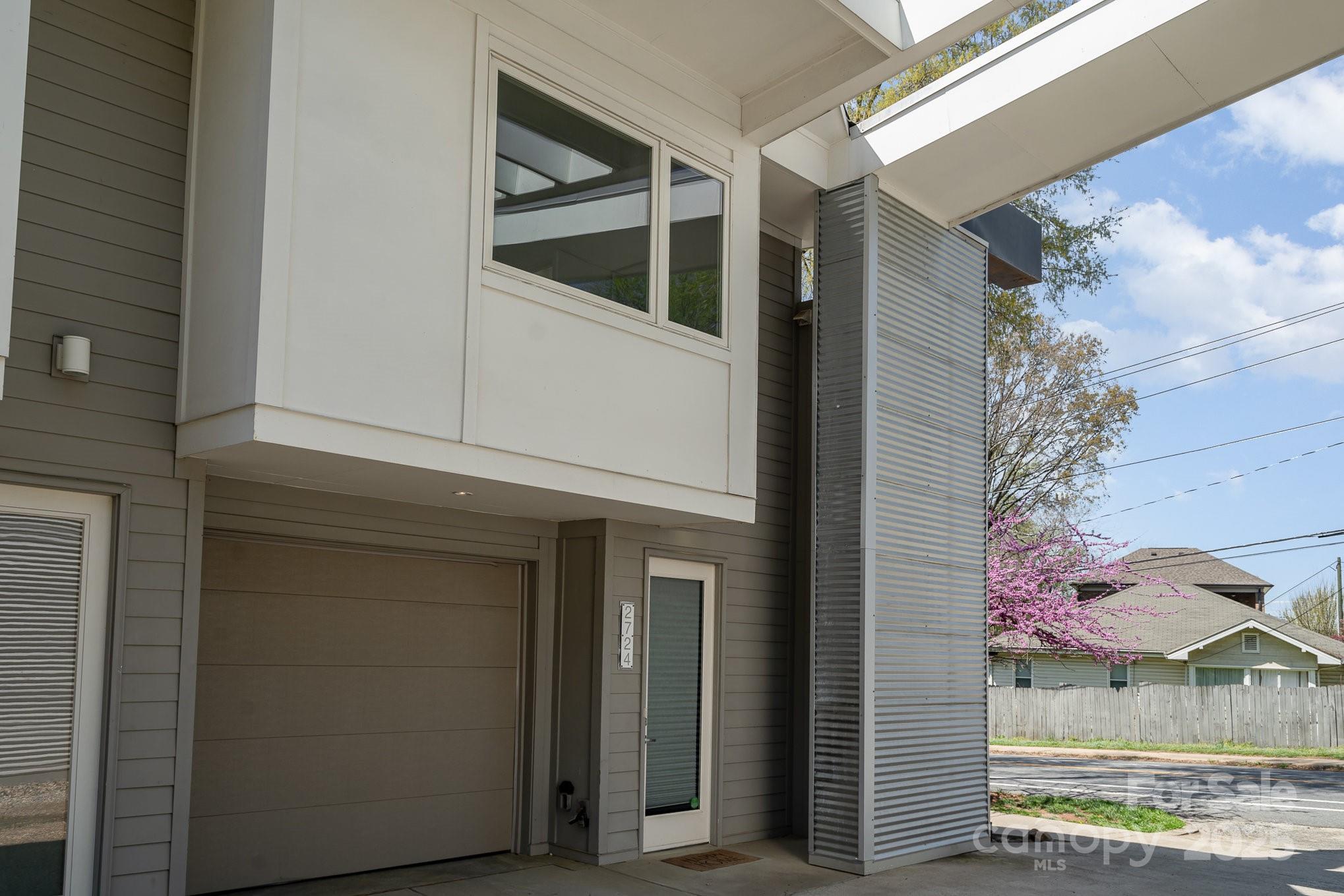 2724 N Davidson Street