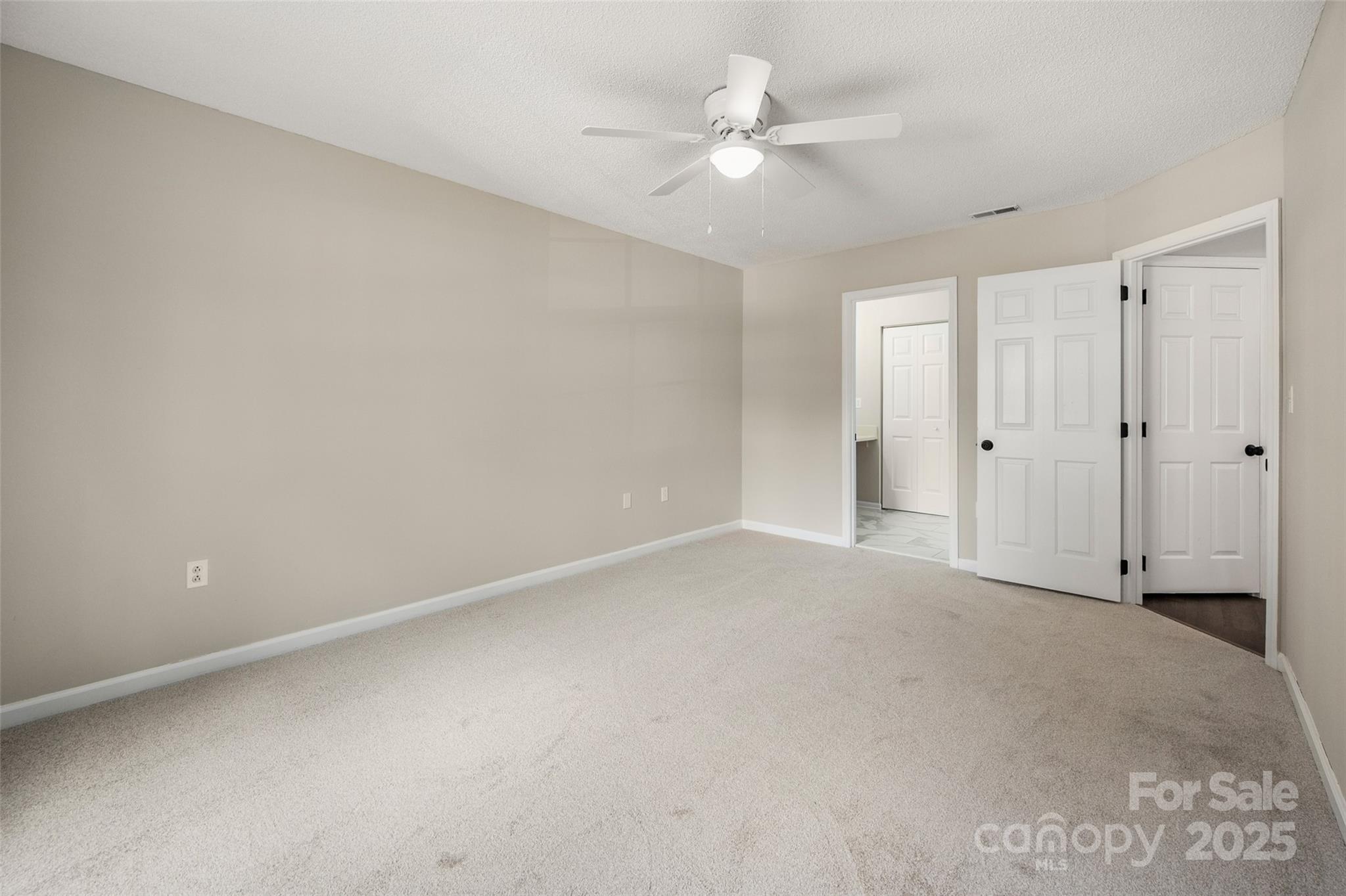 1532 Hunt Club Court