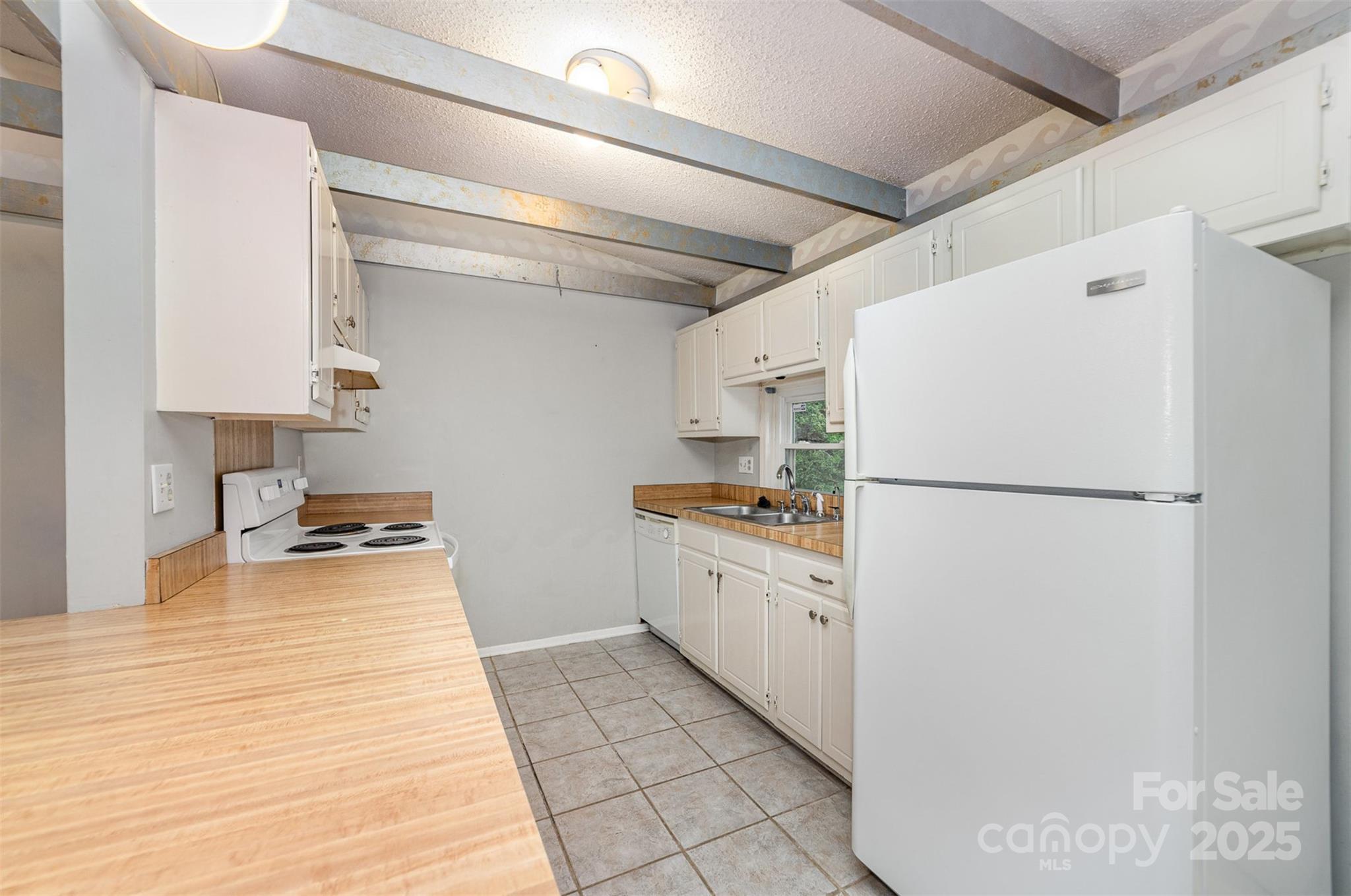 6443 Round Hill Road