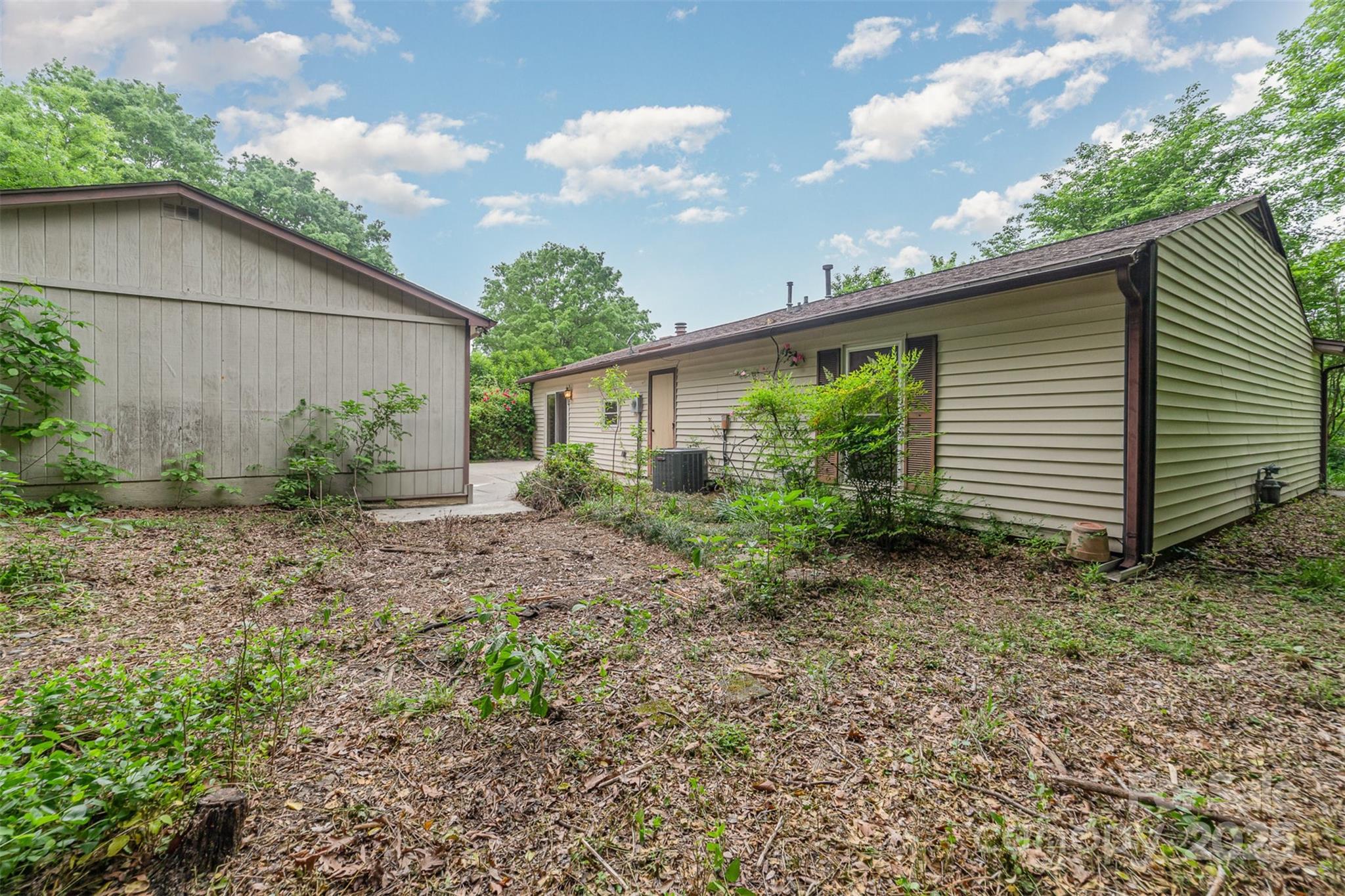 6443 Round Hill Road