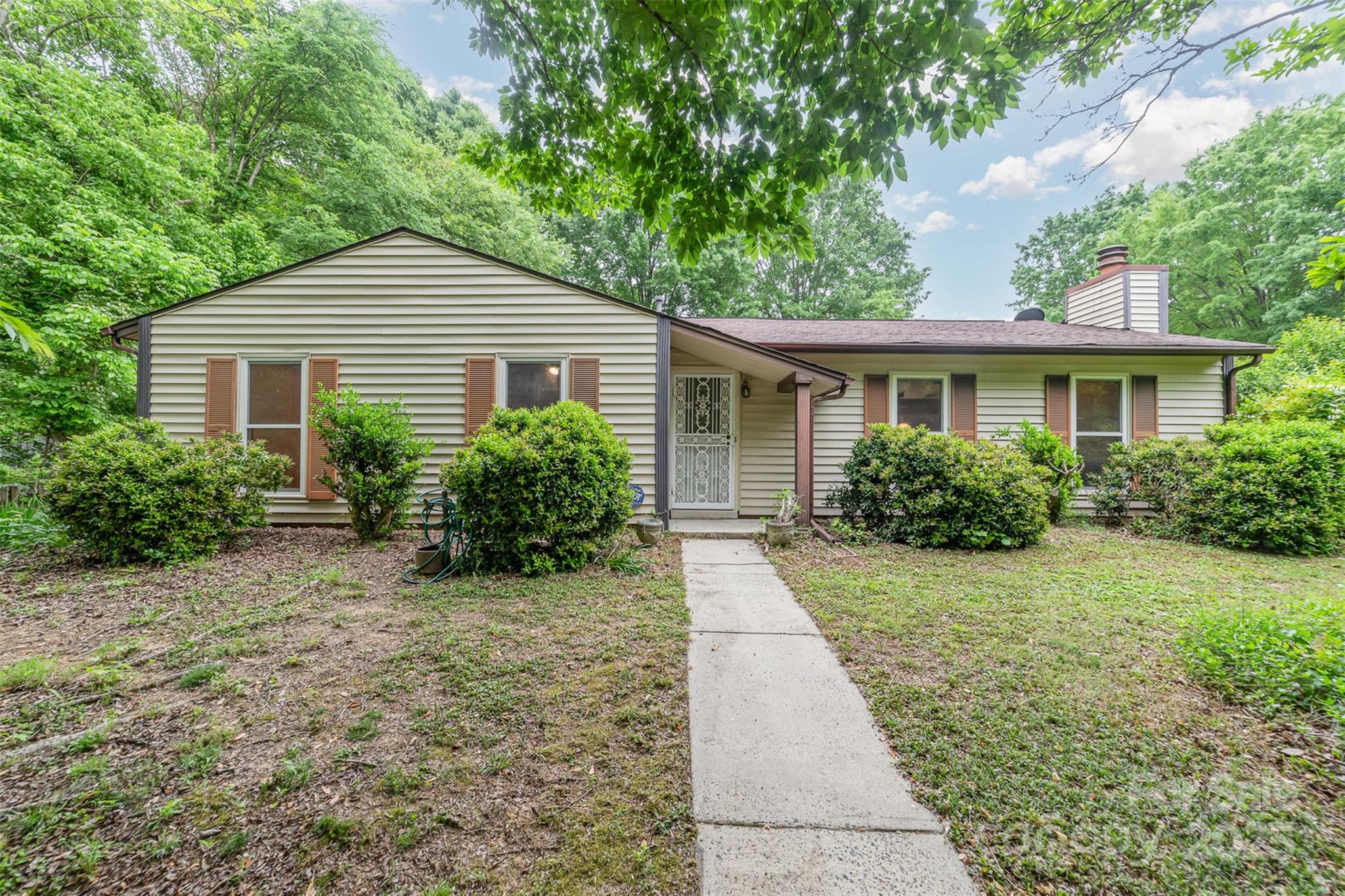 6443 Round Hill Road