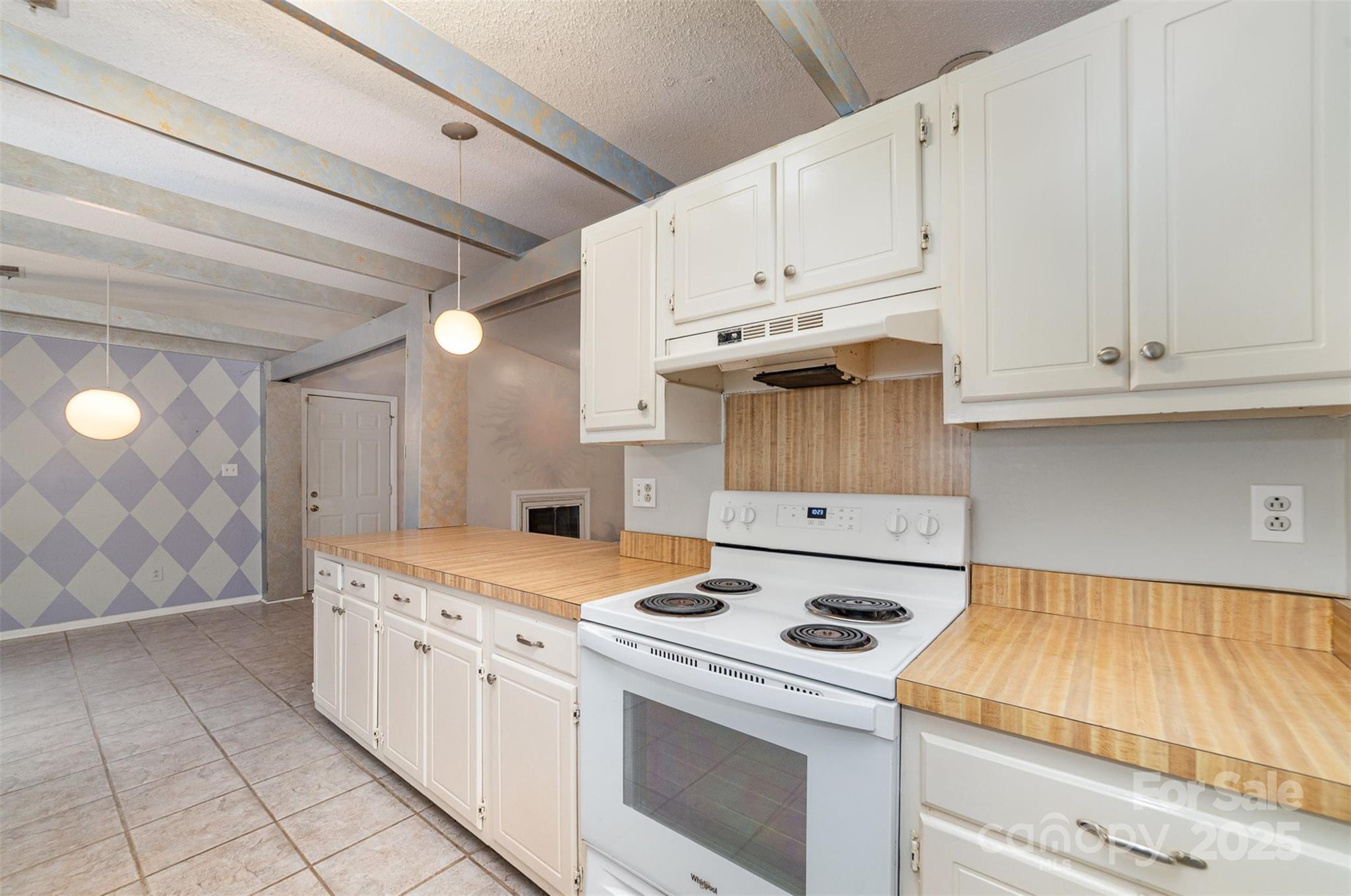 6443 Round Hill Road