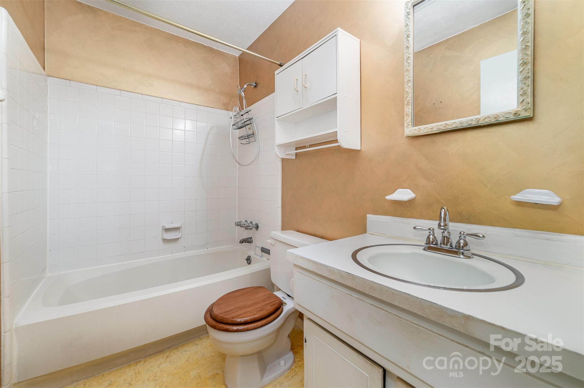 6443 Round Hill Road