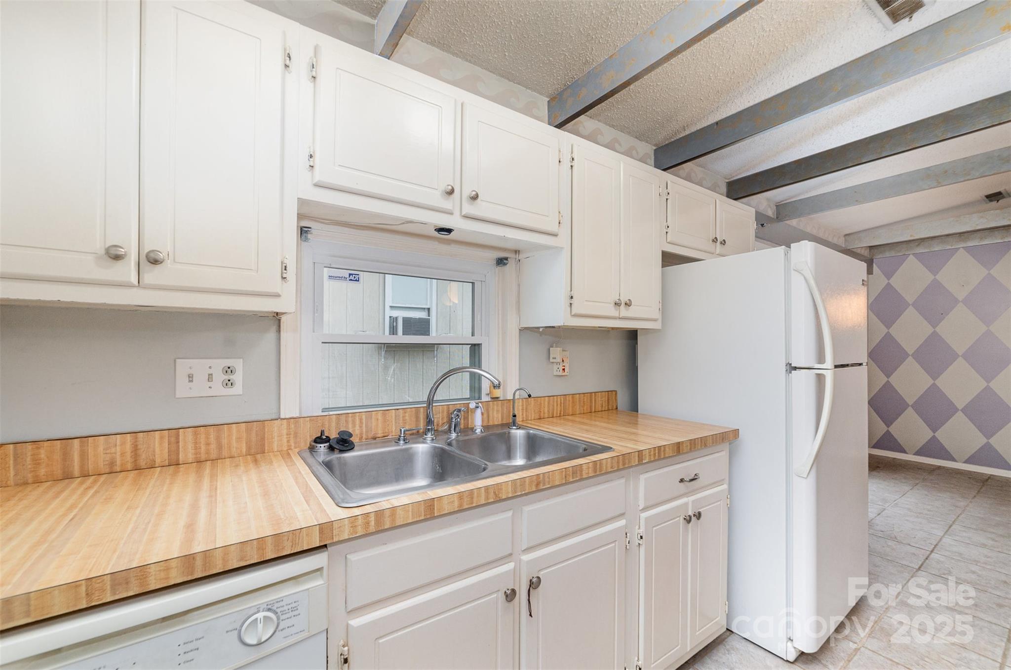 6443 Round Hill Road