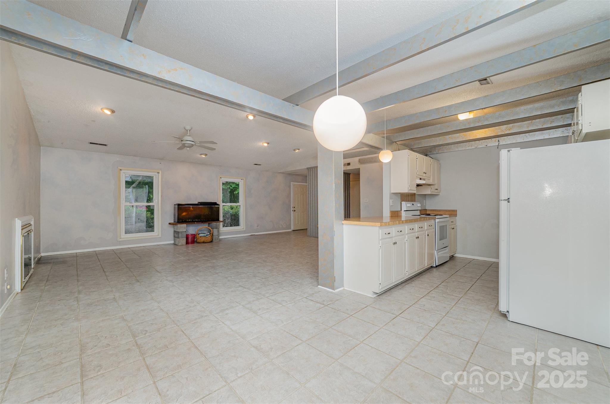 6443 Round Hill Road