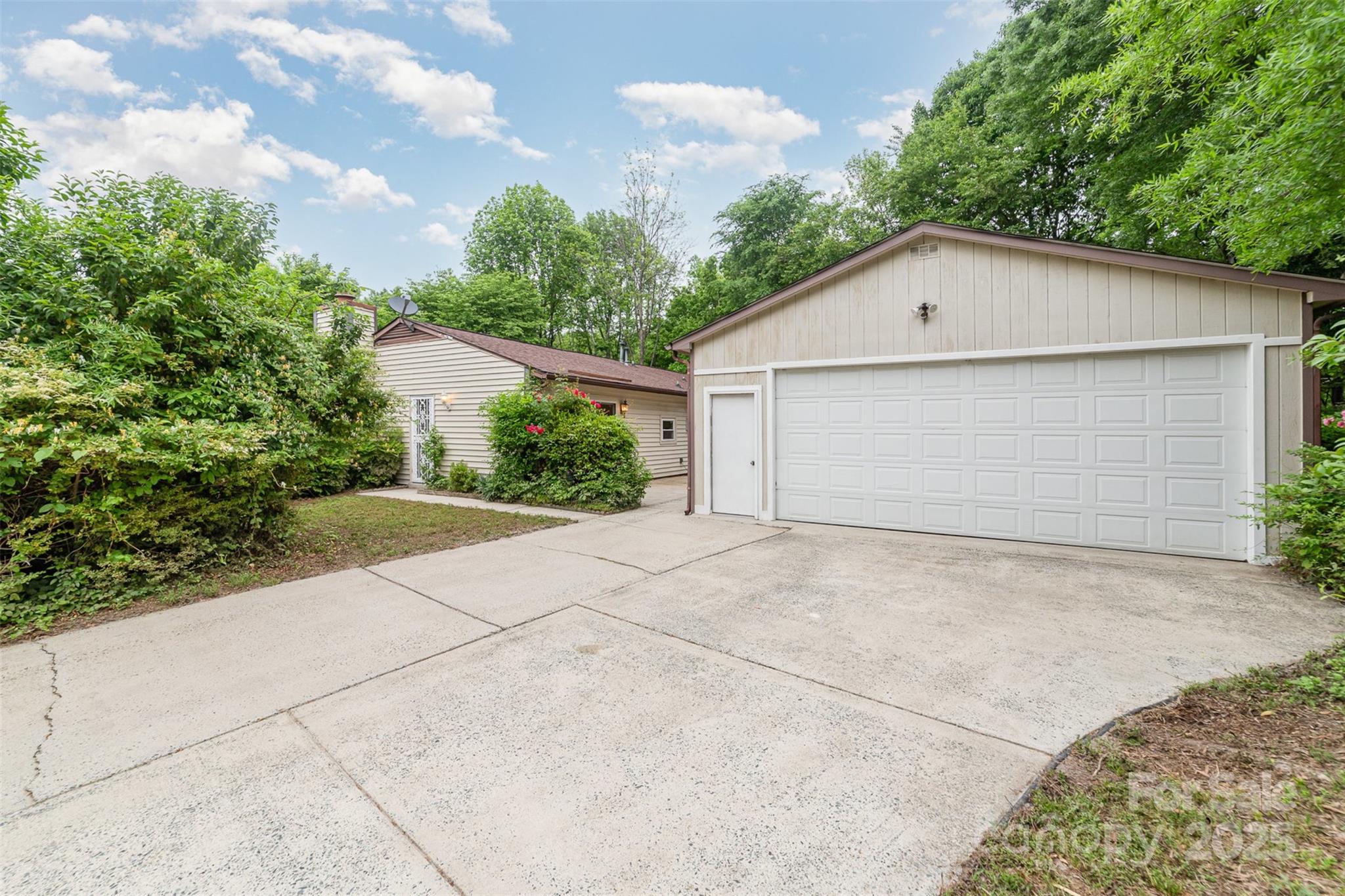 6443 Round Hill Road