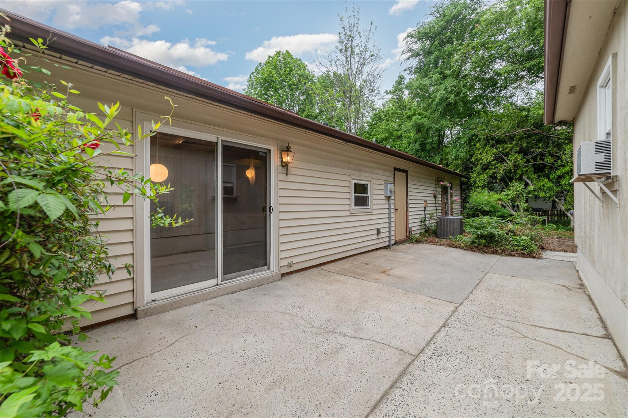 6443 Round Hill Road