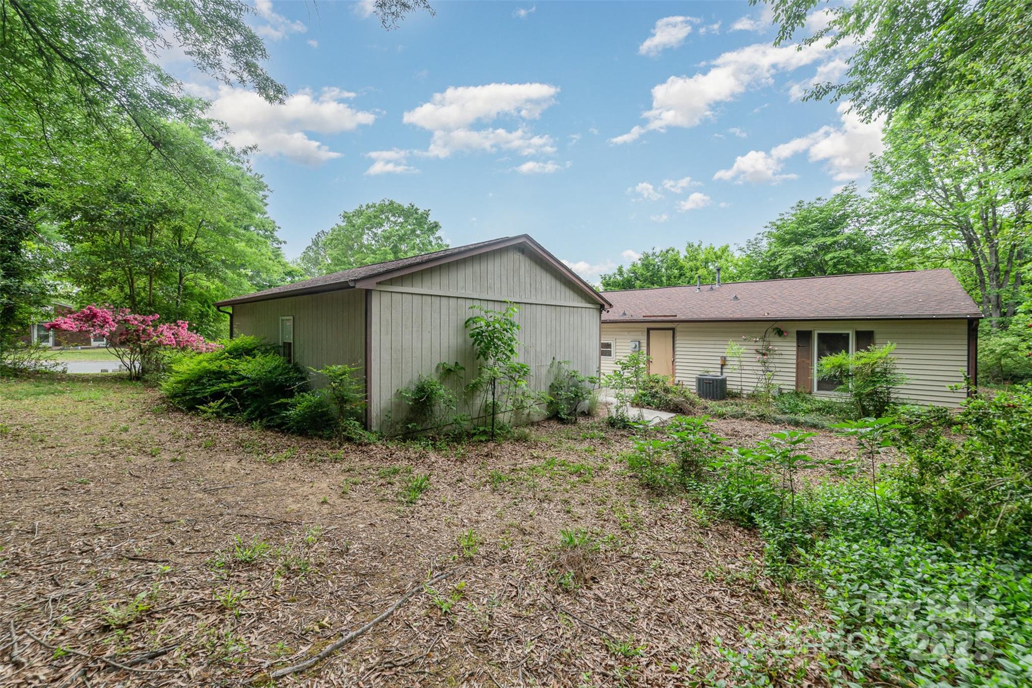 6443 Round Hill Road