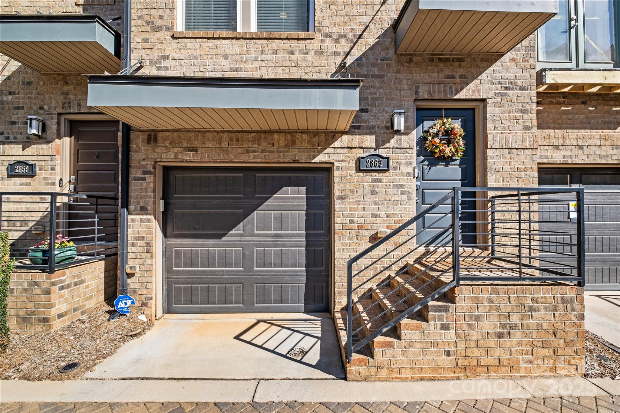 2863 Grand Union Way