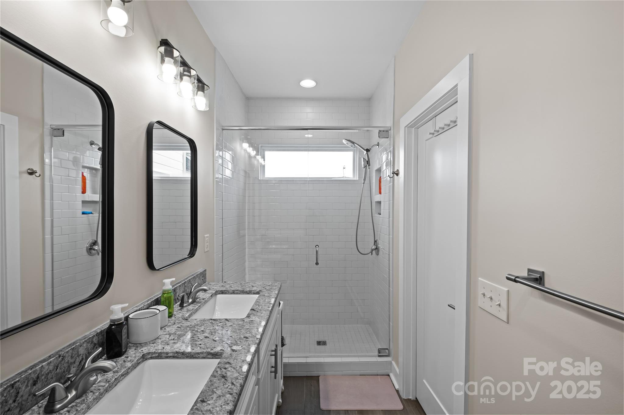 2863 Grand Union Way