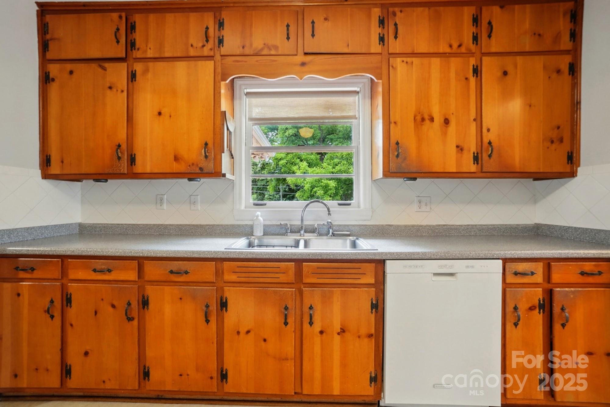 4220 Castlewood Road