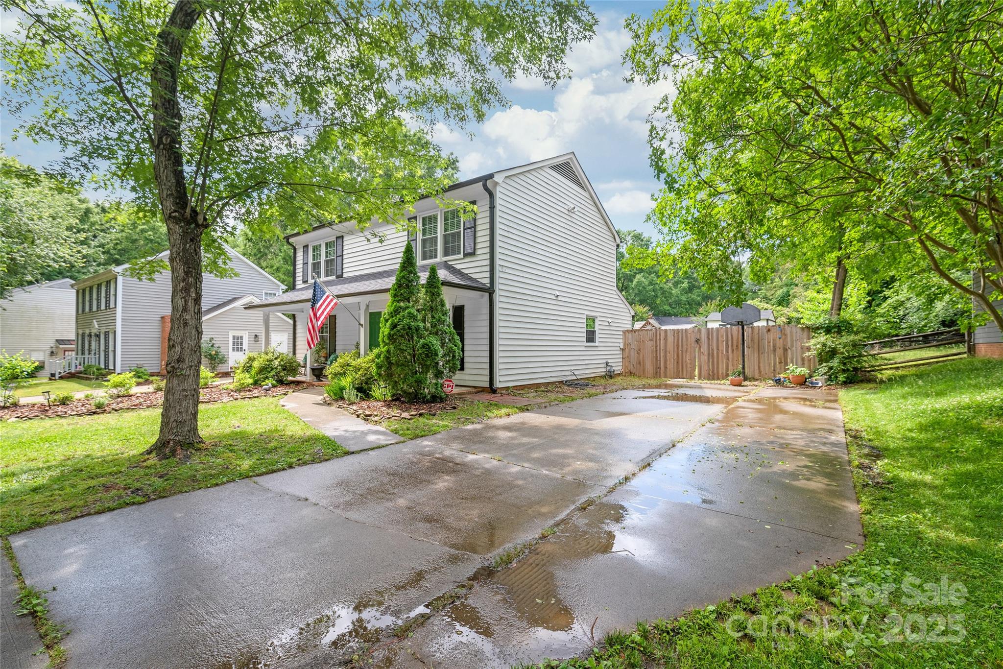 618 Heathermoor Court