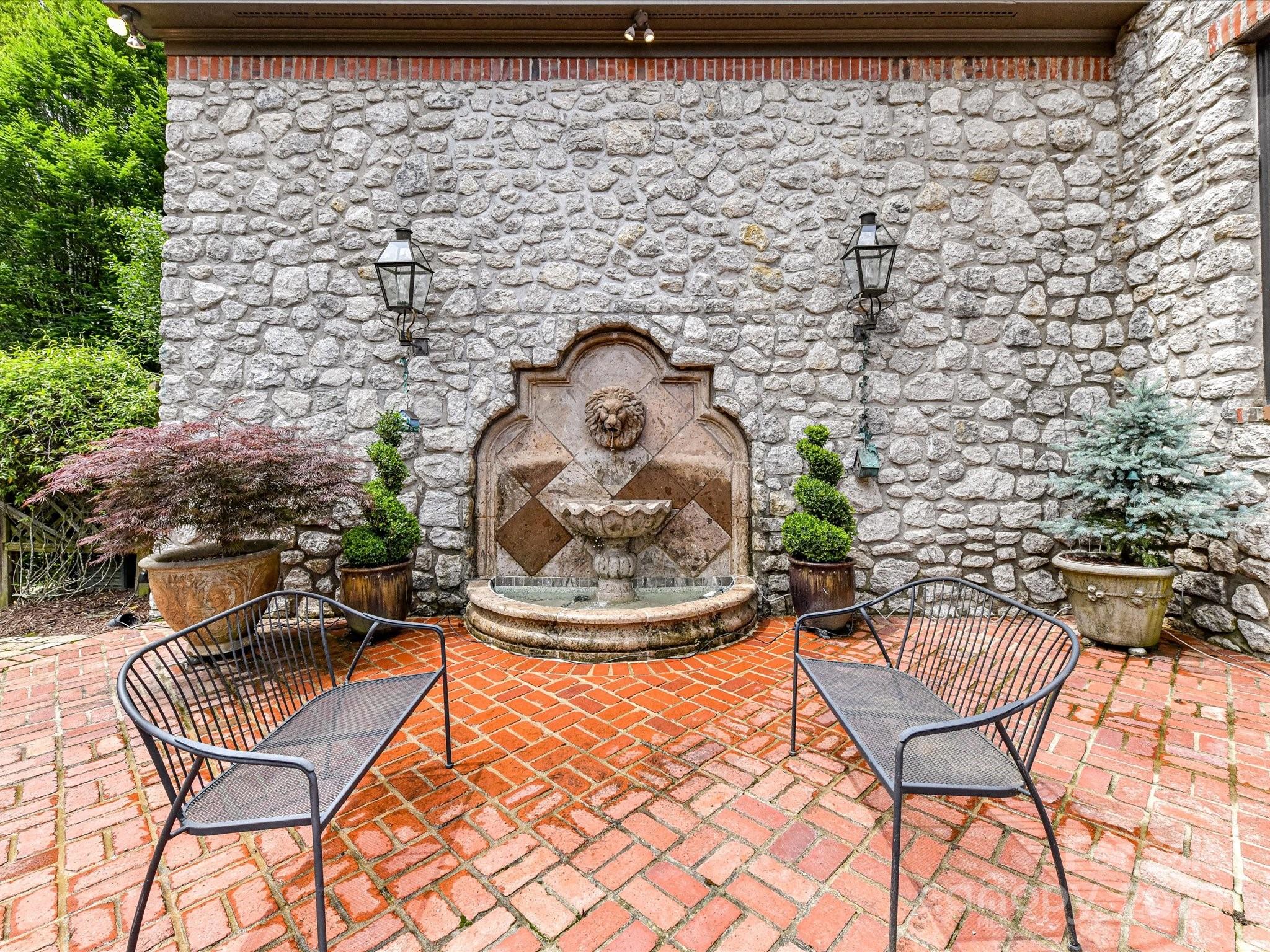 2240 La Maison Drive