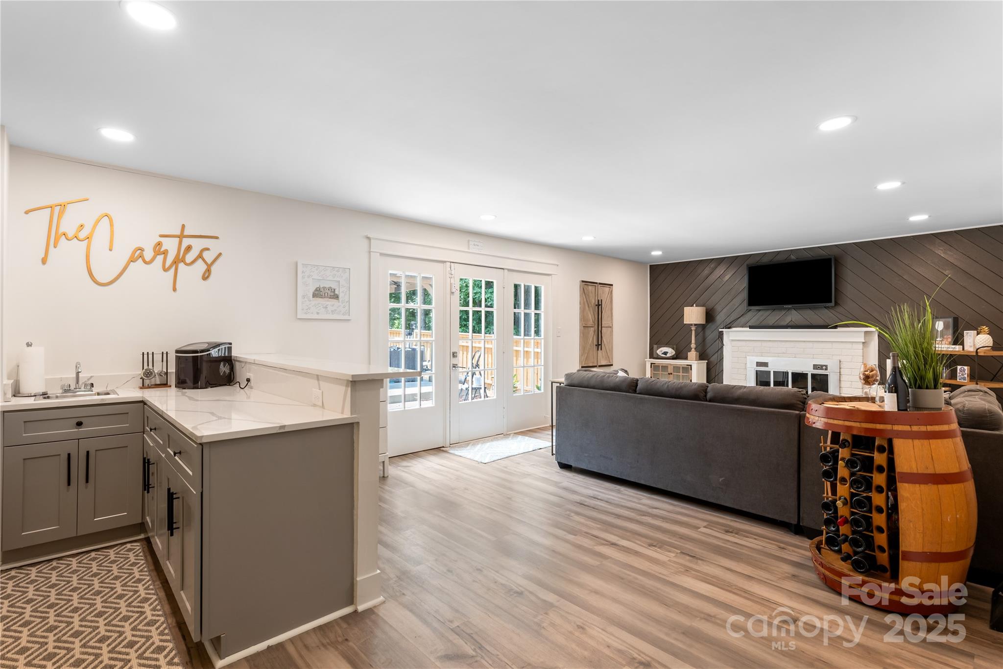 932 Shady Bluff Drive