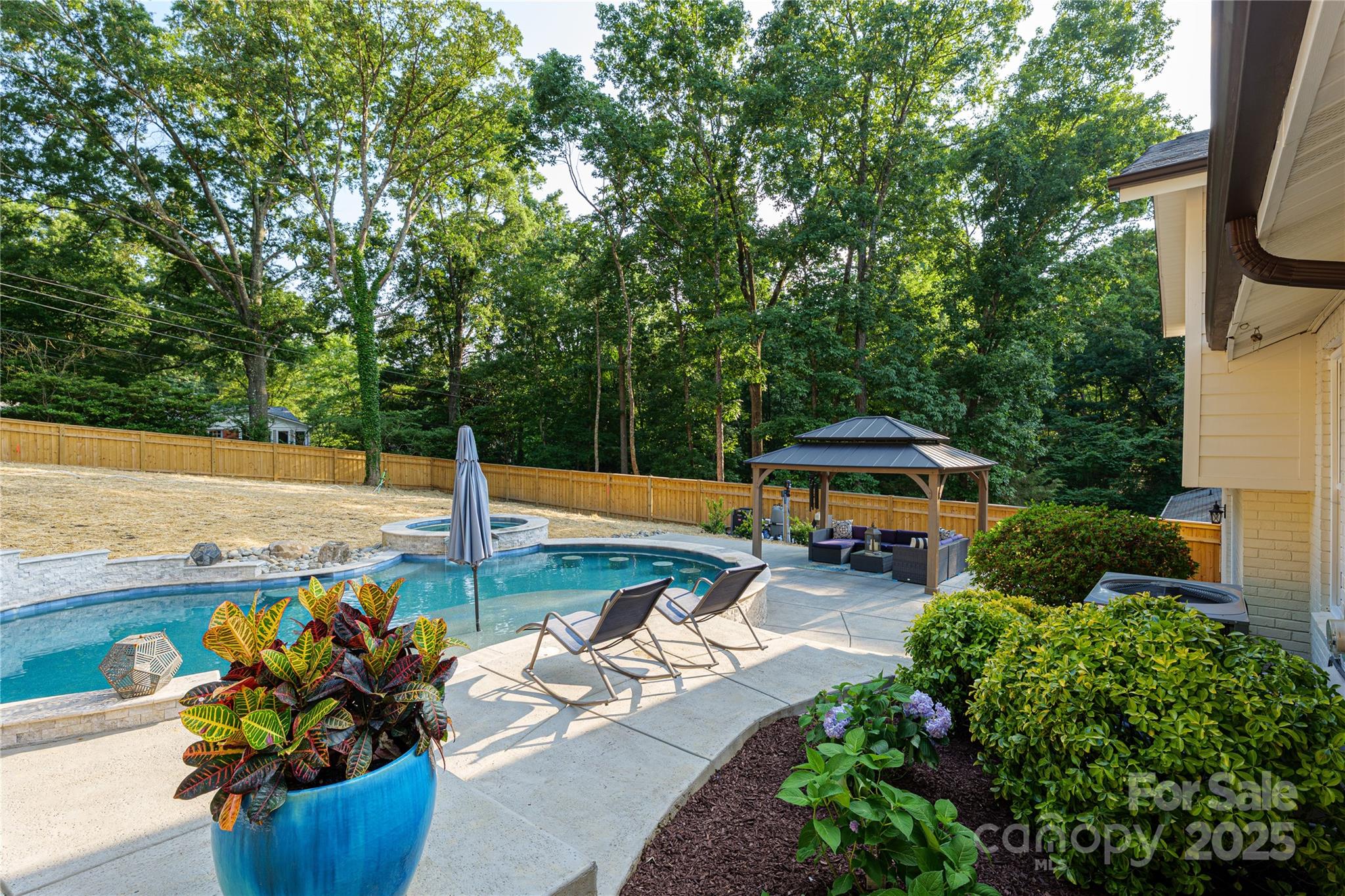 932 Shady Bluff Drive