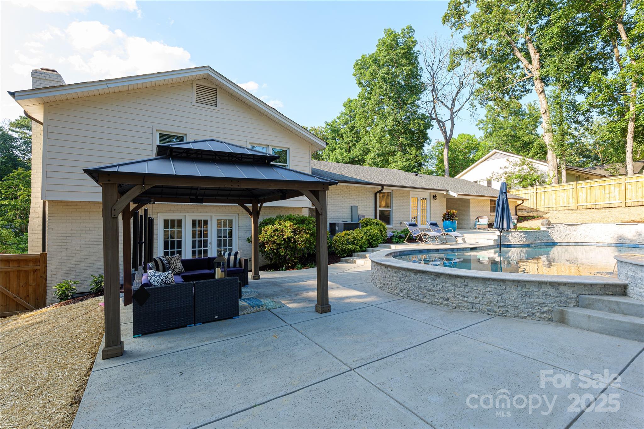 932 Shady Bluff Drive